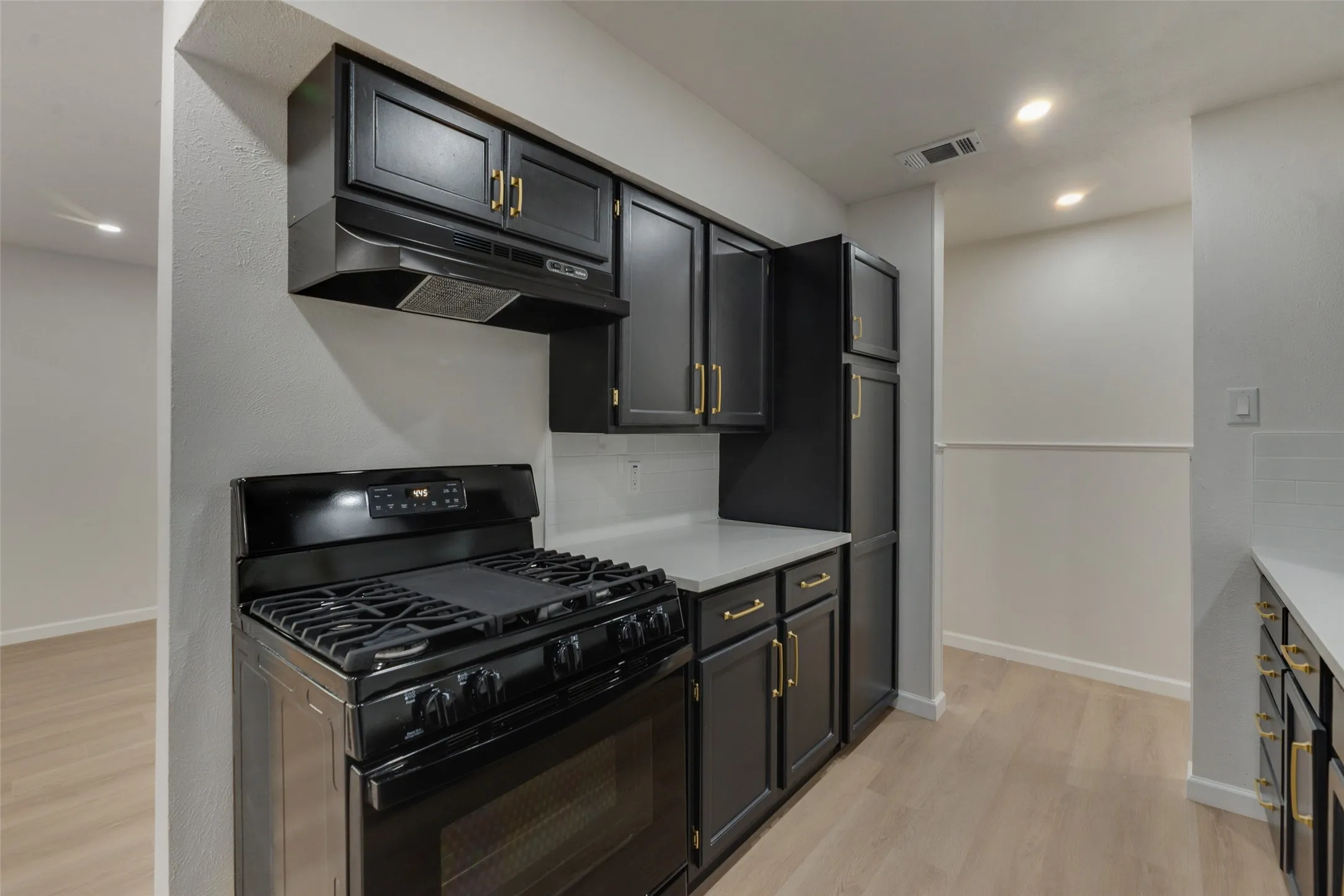 Single Family Residence For Sale in Dallas County , 409 Birchwood Circle, Mesquite, Texas 75149, 4 Bedroom, 2 Bathroom, Garage spaces, 1,733 Sqft, built in 1963, mls#21393272, Real Estate Agent in Mesquite, Homes For Sale in Dallas county, Homes For Sale in Mesquite, Realtor in Mesquite Texas, Real Estate Brokerage Independent Realty Texas, Luminita Cordes Realtor