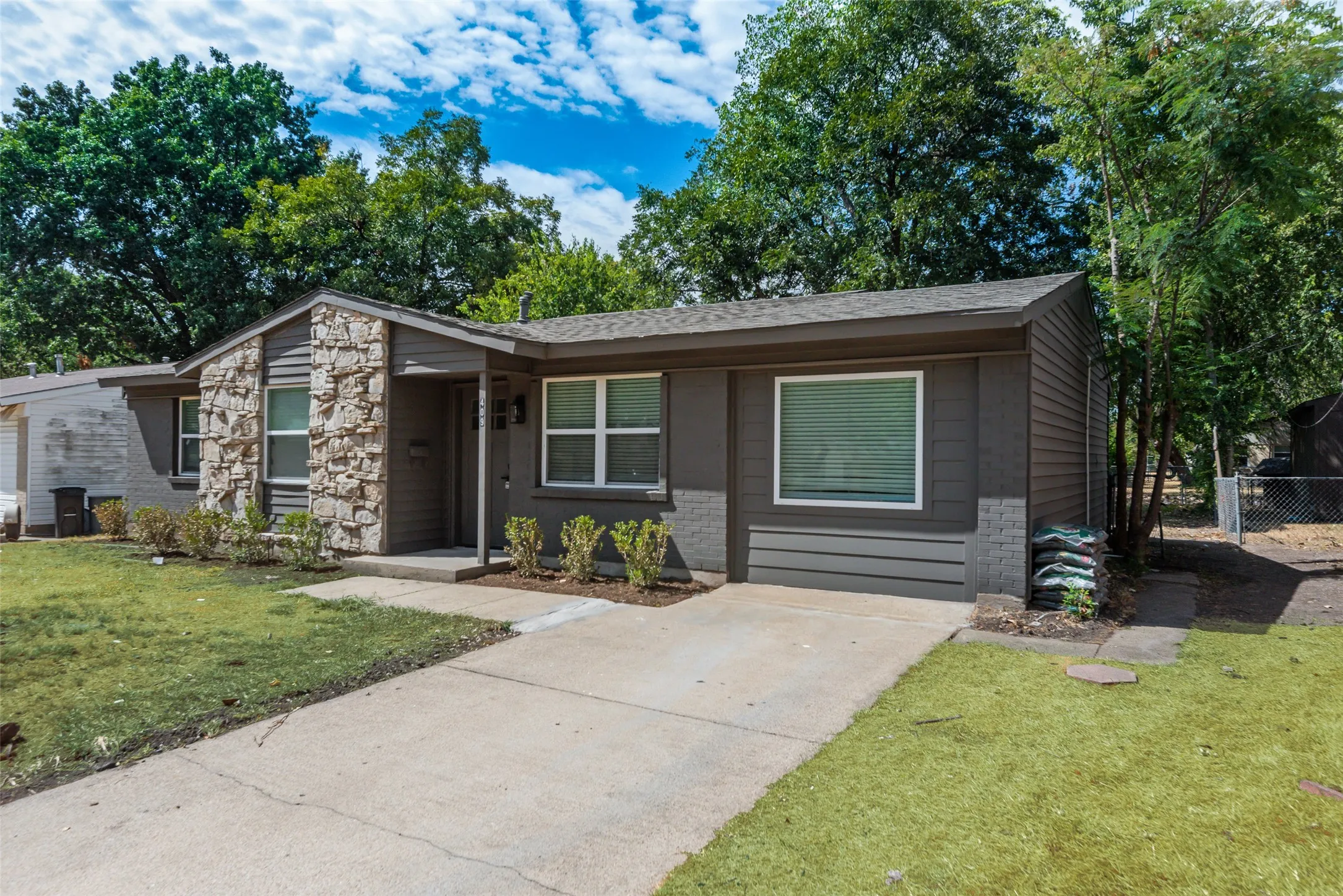 Single Family Residence For Sale in Dallas County , 409 Birchwood Circle, Mesquite, Texas 75149, 4 Bedroom, 2 Bathroom, Garage spaces, 1,733 Sqft, built in 1963, mls#21393272, Real Estate Agent in Mesquite, Homes For Sale in Dallas county, Homes For Sale in Mesquite, Realtor in Mesquite Texas, Real Estate Brokerage Independent Realty Texas, Luminita Cordes Realtor