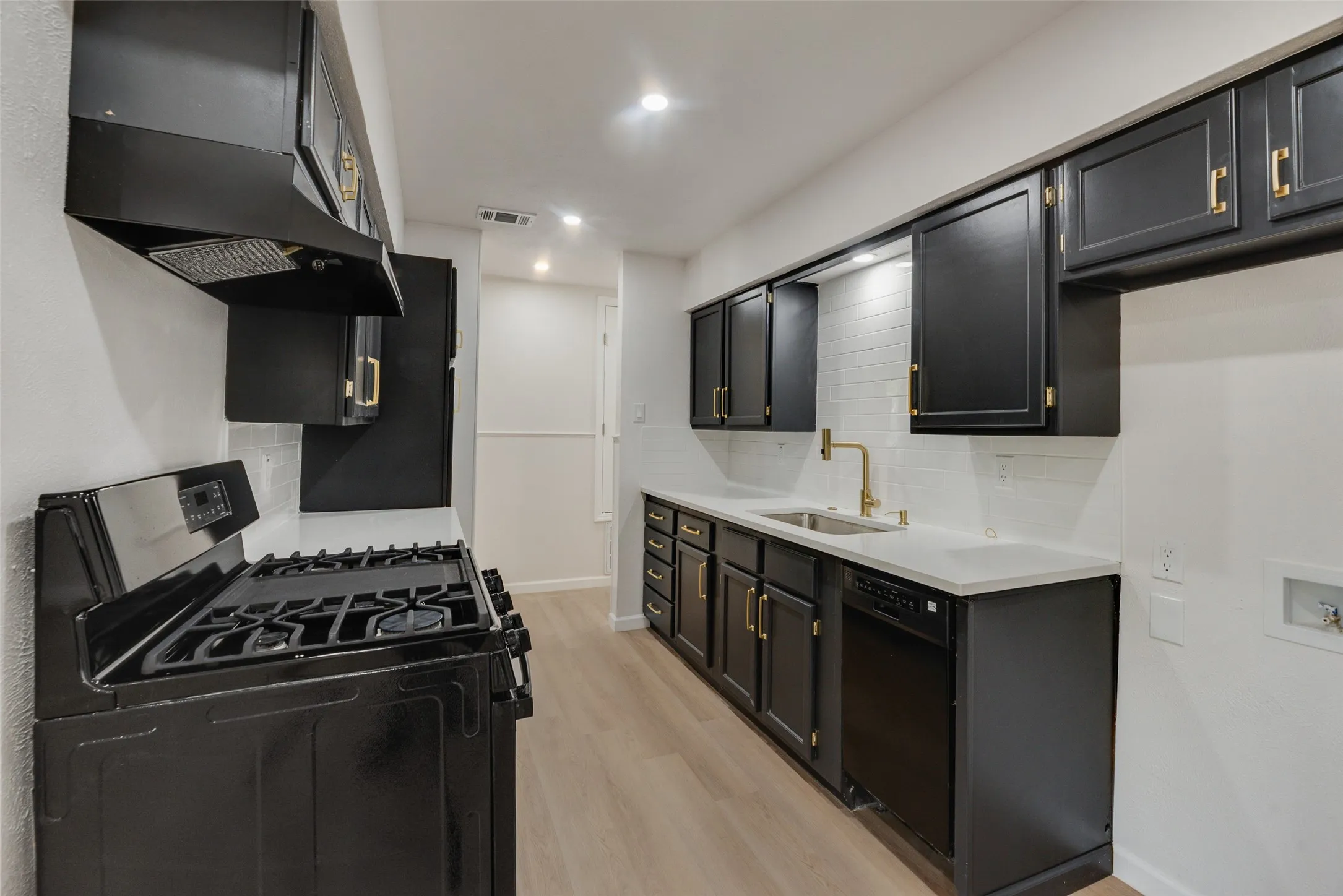 Single Family Residence For Sale in Dallas County , 409 Birchwood Circle, Mesquite, Texas 75149, 4 Bedroom, 2 Bathroom, Garage spaces, 1,733 Sqft, built in 1963, mls#21393272, Real Estate Agent in Mesquite, Homes For Sale in Dallas county, Homes For Sale in Mesquite, Realtor in Mesquite Texas, Real Estate Brokerage Independent Realty Texas, Luminita Cordes Realtor