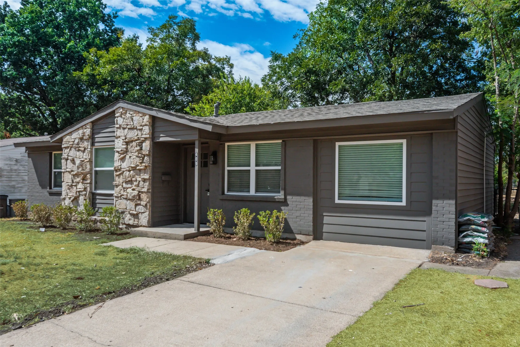 Single Family Residence For Sale in Dallas County , 409 Birchwood Circle, Mesquite, Texas 75149, 4 Bedroom, 2 Bathroom, Garage spaces, 1,733 Sqft, built in 1963, mls#21393272, Real Estate Agent in Mesquite, Homes For Sale in Dallas county, Homes For Sale in Mesquite, Realtor in Mesquite Texas, Real Estate Brokerage Independent Realty Texas, Luminita Cordes Realtor