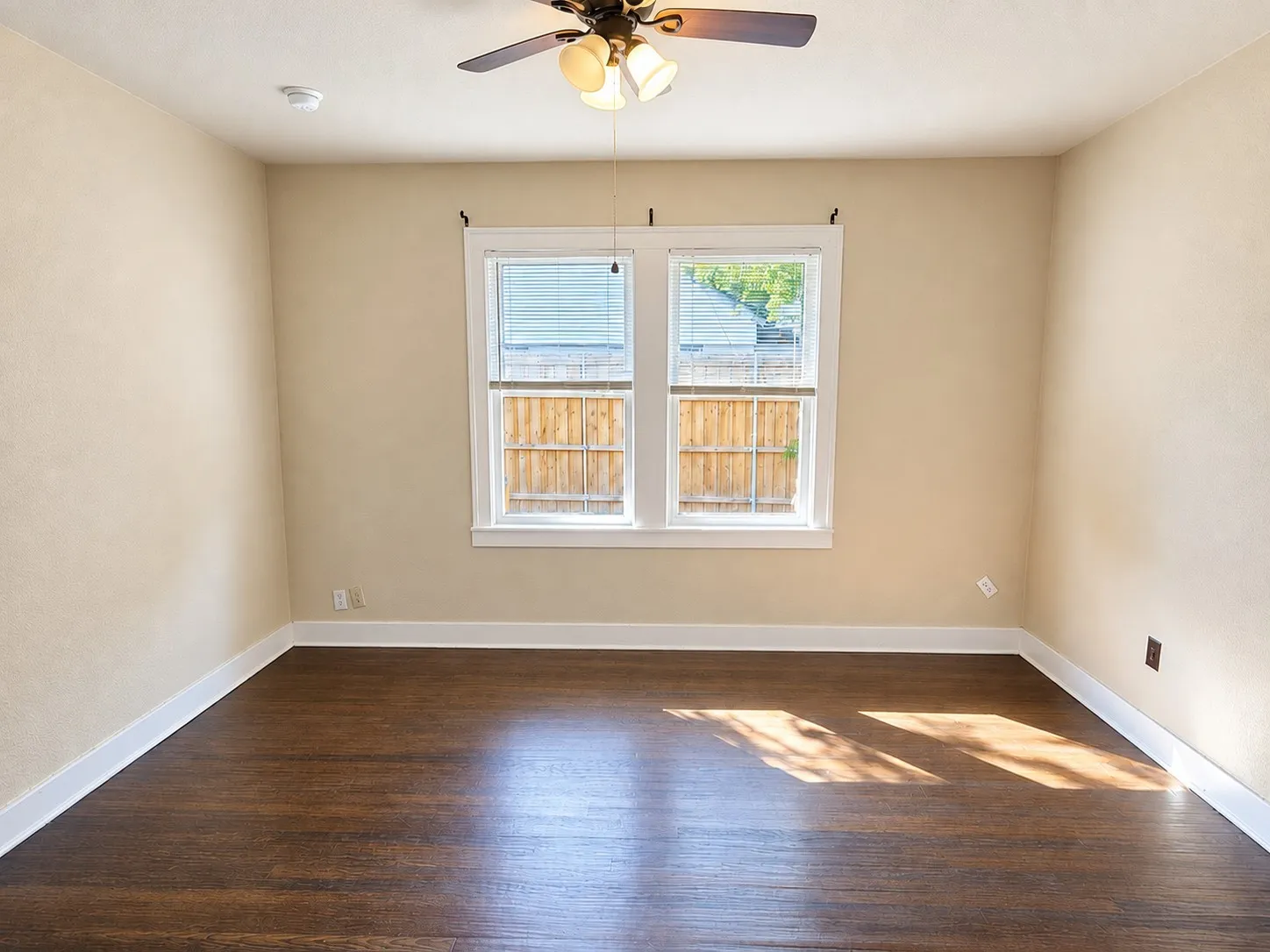 Single Family Residence For Sale in Dallas County , 5107 Denton Drive, Dallas, Texas 75235, 3 Bedroom, 2 Bathroom, Garage spaces, 1,496 Sqft, built in 1926, mls#21394721, Real Estate Agent in Dallas, Homes For Sale in Dallas county, Homes For Sale in Dallas, Realtor in Dallas Texas, Real Estate Brokerage Independent Realty Texas, Luminita Cordes Realtor