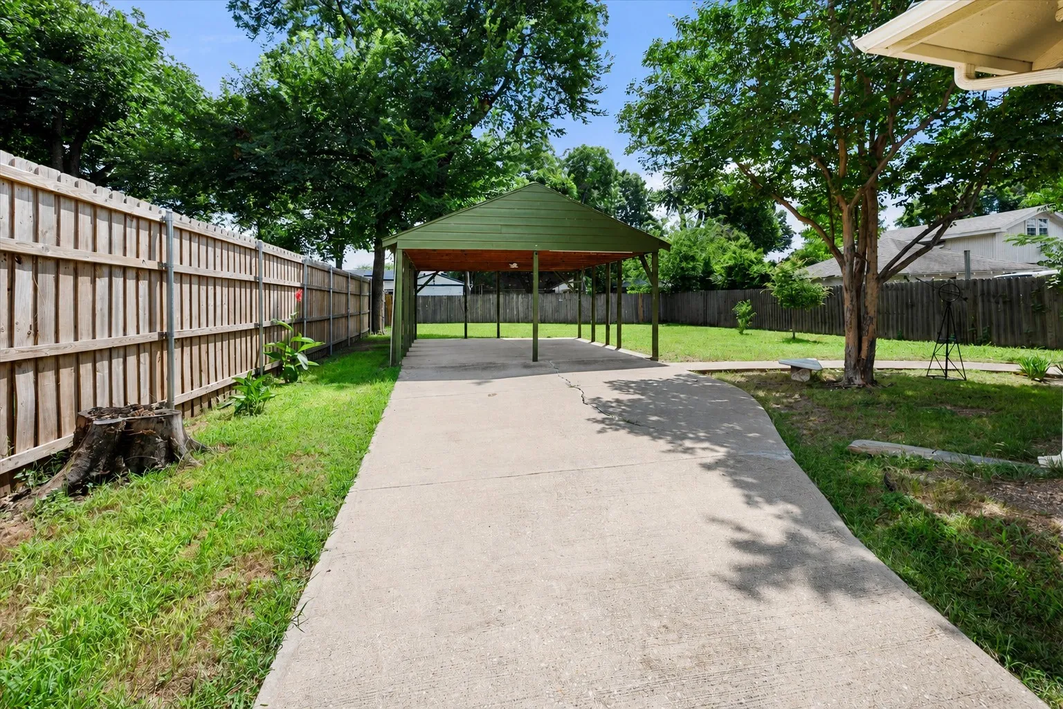 Single Family Residence For Sale in Dallas County , 5107 Denton Drive, Dallas, Texas 75235, 3 Bedroom, 2 Bathroom, Garage spaces, 1,496 Sqft, built in 1926, mls#21394721, Real Estate Agent in Dallas, Homes For Sale in Dallas county, Homes For Sale in Dallas, Realtor in Dallas Texas, Real Estate Brokerage Independent Realty Texas, Luminita Cordes Realtor