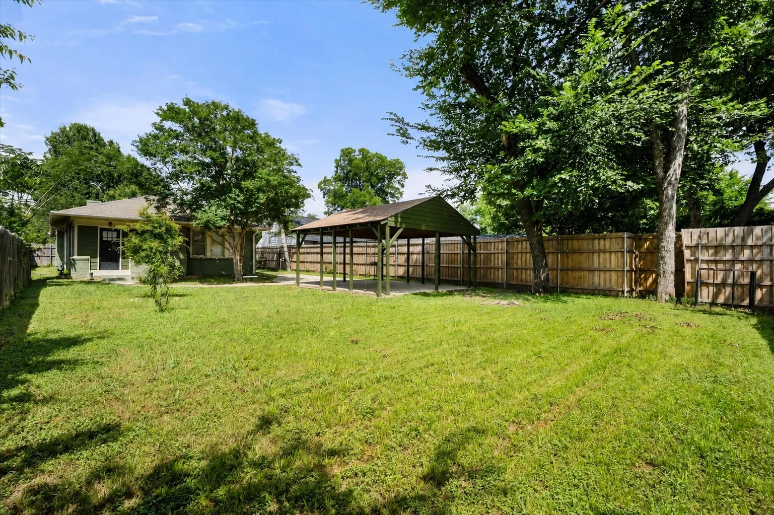 Single Family Residence For Sale in Dallas County , 5107 Denton Drive, Dallas, Texas 75235, 3 Bedroom, 2 Bathroom, Garage spaces, 1,496 Sqft, built in 1926, mls#21394721, Real Estate Agent in Dallas, Homes For Sale in Dallas county, Homes For Sale in Dallas, Realtor in Dallas Texas, Real Estate Brokerage Independent Realty Texas, Luminita Cordes Realtor