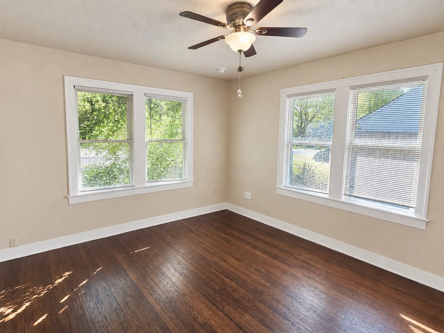 Single Family Residence For Sale in Dallas County , 5107 Denton Drive, Dallas, Texas 75235, 3 Bedroom, 2 Bathroom, Garage spaces, 1,496 Sqft, built in 1926, mls#21394721, Real Estate Agent in Dallas, Homes For Sale in Dallas county, Homes For Sale in Dallas, Realtor in Dallas Texas, Real Estate Brokerage Independent Realty Texas, Luminita Cordes Realtor