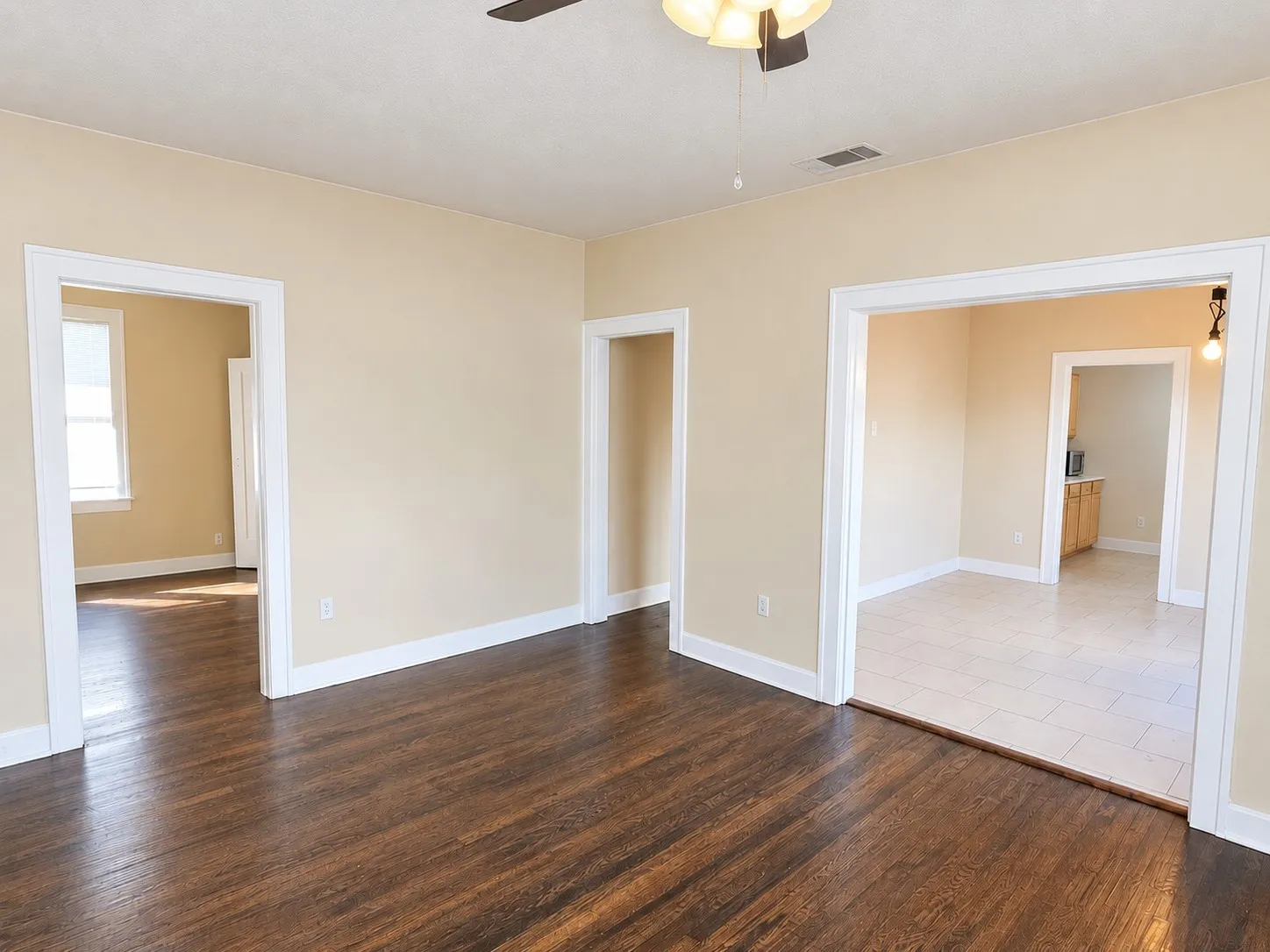 Single Family Residence For Sale in Dallas County , 5107 Denton Drive, Dallas, Texas 75235, 3 Bedroom, 2 Bathroom, Garage spaces, 1,496 Sqft, built in 1926, mls#21394721, Real Estate Agent in Dallas, Homes For Sale in Dallas county, Homes For Sale in Dallas, Realtor in Dallas Texas, Real Estate Brokerage Independent Realty Texas, Luminita Cordes Realtor