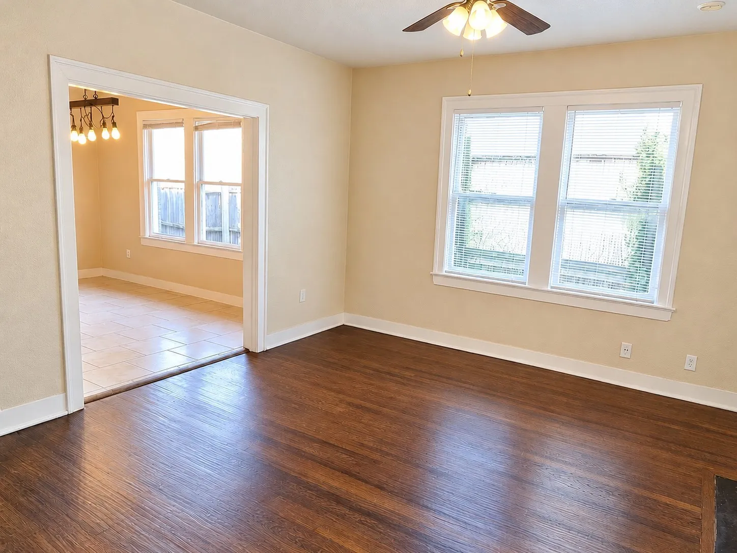Single Family Residence For Sale in Dallas County , 5107 Denton Drive, Dallas, Texas 75235, 3 Bedroom, 2 Bathroom, Garage spaces, 1,496 Sqft, built in 1926, mls#21394721, Real Estate Agent in Dallas, Homes For Sale in Dallas county, Homes For Sale in Dallas, Realtor in Dallas Texas, Real Estate Brokerage Independent Realty Texas, Luminita Cordes Realtor