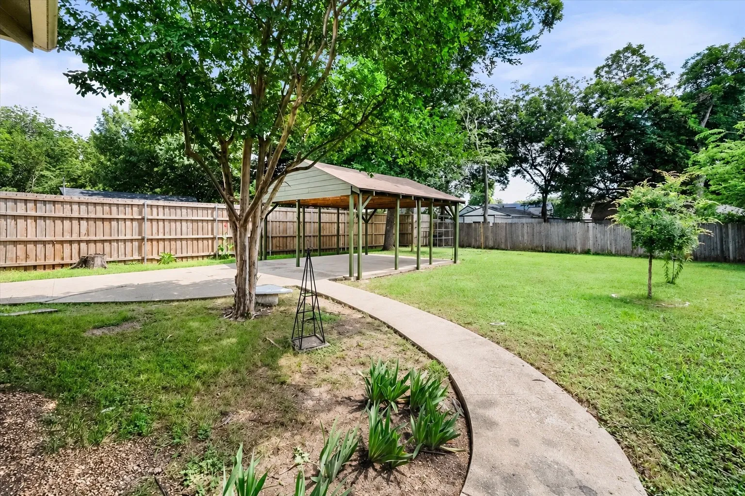 Single Family Residence For Sale in Dallas County , 5107 Denton Drive, Dallas, Texas 75235, 3 Bedroom, 2 Bathroom, Garage spaces, 1,496 Sqft, built in 1926, mls#21394721, Real Estate Agent in Dallas, Homes For Sale in Dallas county, Homes For Sale in Dallas, Realtor in Dallas Texas, Real Estate Brokerage Independent Realty Texas, Luminita Cordes Realtor