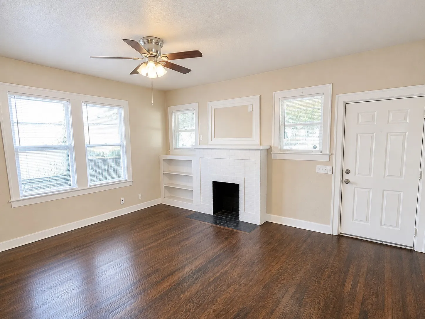 Single Family Residence For Sale in Dallas County , 5107 Denton Drive, Dallas, Texas 75235, 3 Bedroom, 2 Bathroom, Garage spaces, 1,496 Sqft, built in 1926, mls#21394721, Real Estate Agent in Dallas, Homes For Sale in Dallas county, Homes For Sale in Dallas, Realtor in Dallas Texas, Real Estate Brokerage Independent Realty Texas, Luminita Cordes Realtor
