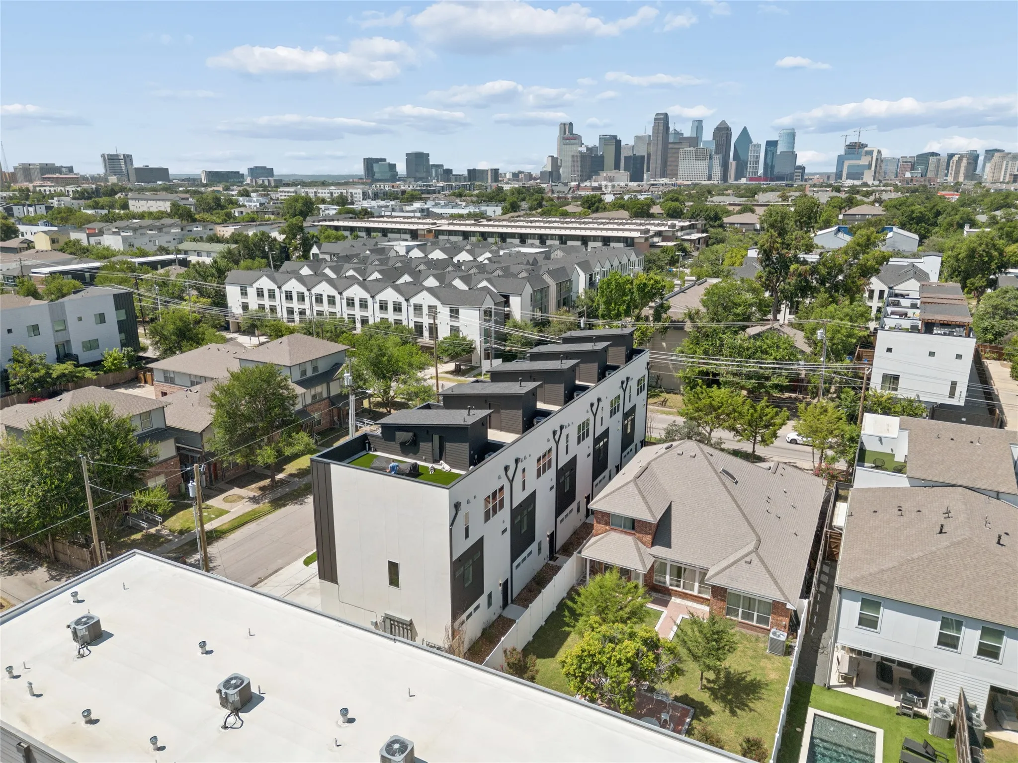 Single Family Residence For Rent in Dallas County , 2202 N Carroll Avenue 101, Dallas, Texas 75204, 2 Bedroom, 3 Bathroom, 2 Garage spaces, 1,840 Sqft, built in 2026, mls#21394040, Real Estate Agent in Dallas, Homes For Rent in Dallas county, Homes For Rent in Dallas, Realtor in Dallas Texas, Real Estate Brokerage Independent Realty Texas, Luminita Cordes Realtor