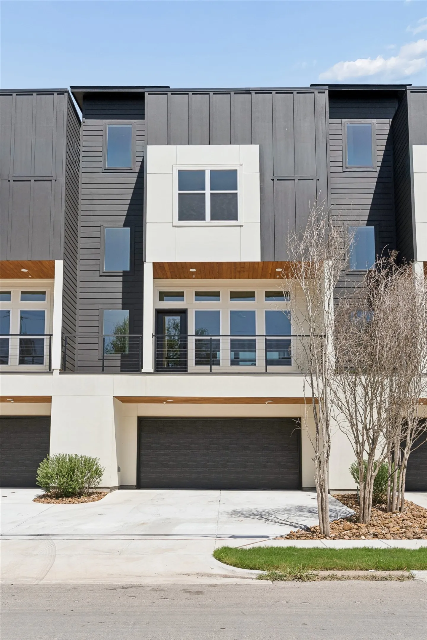 Single Family Residence For Rent in Dallas County , 2202 N Carroll Avenue 101, Dallas, Texas 75204, 2 Bedroom, 3 Bathroom, 2 Garage spaces, 1,840 Sqft, built in 2026, mls#21394040, Real Estate Agent in Dallas, Homes For Rent in Dallas county, Homes For Rent in Dallas, Realtor in Dallas Texas, Real Estate Brokerage Independent Realty Texas, Luminita Cordes Realtor