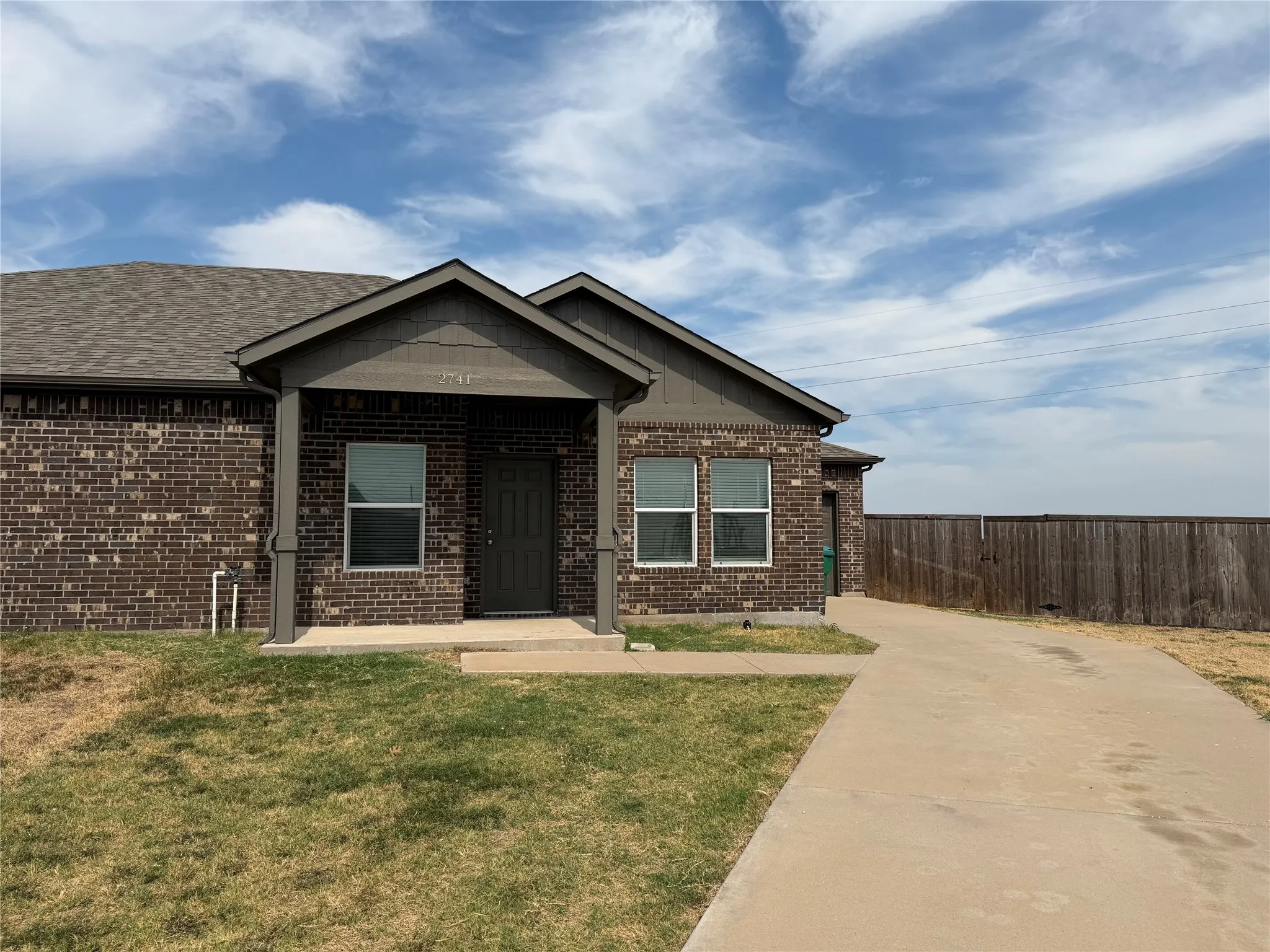 Duplex For Rent in Grayson County , 2741 Ginger Court, Sherman, Texas 75092, 3 Bedroom, 2 Bathroom, 1 Garage spaces, 1,200 Sqft, built in 2022, mls#21394936, Real Estate Agent in Sherman, Homes For Rent in Grayson county, Homes For Rent in Sherman, Realtor in Sherman Texas, Real Estate Brokerage Independent Realty Texas, Luminita Cordes Realtor