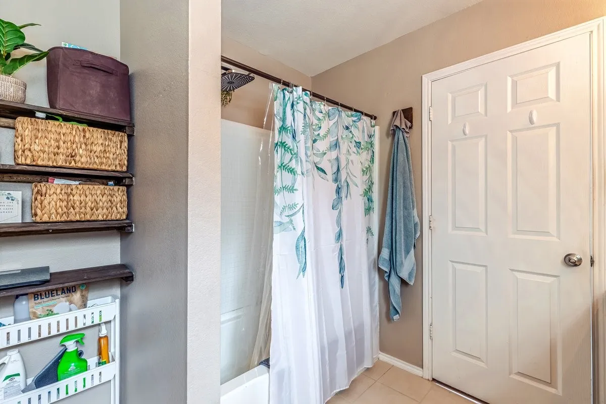 Single Family Residence For Sale in Tarrant County , 5913 Mountain Bluff Drive, Fort Worth, Texas 76179, 3 Bedroom, 2 Bathroom, 2 Garage spaces, 1,459 Sqft, built in 2014, mls#21392771, Real Estate Agent in Fort Worth, Homes For Sale in Tarrant county, Homes For Sale in Fort Worth, Realtor in Fort Worth Texas, Real Estate Brokerage Independent Realty Texas, Luminita Cordes Realtor