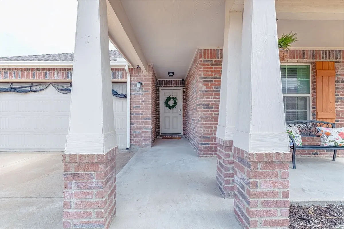 Single Family Residence For Sale in Tarrant County , 5913 Mountain Bluff Drive, Fort Worth, Texas 76179, 3 Bedroom, 2 Bathroom, 2 Garage spaces, 1,459 Sqft, built in 2014, mls#21392771, Real Estate Agent in Fort Worth, Homes For Sale in Tarrant county, Homes For Sale in Fort Worth, Realtor in Fort Worth Texas, Real Estate Brokerage Independent Realty Texas, Luminita Cordes Realtor