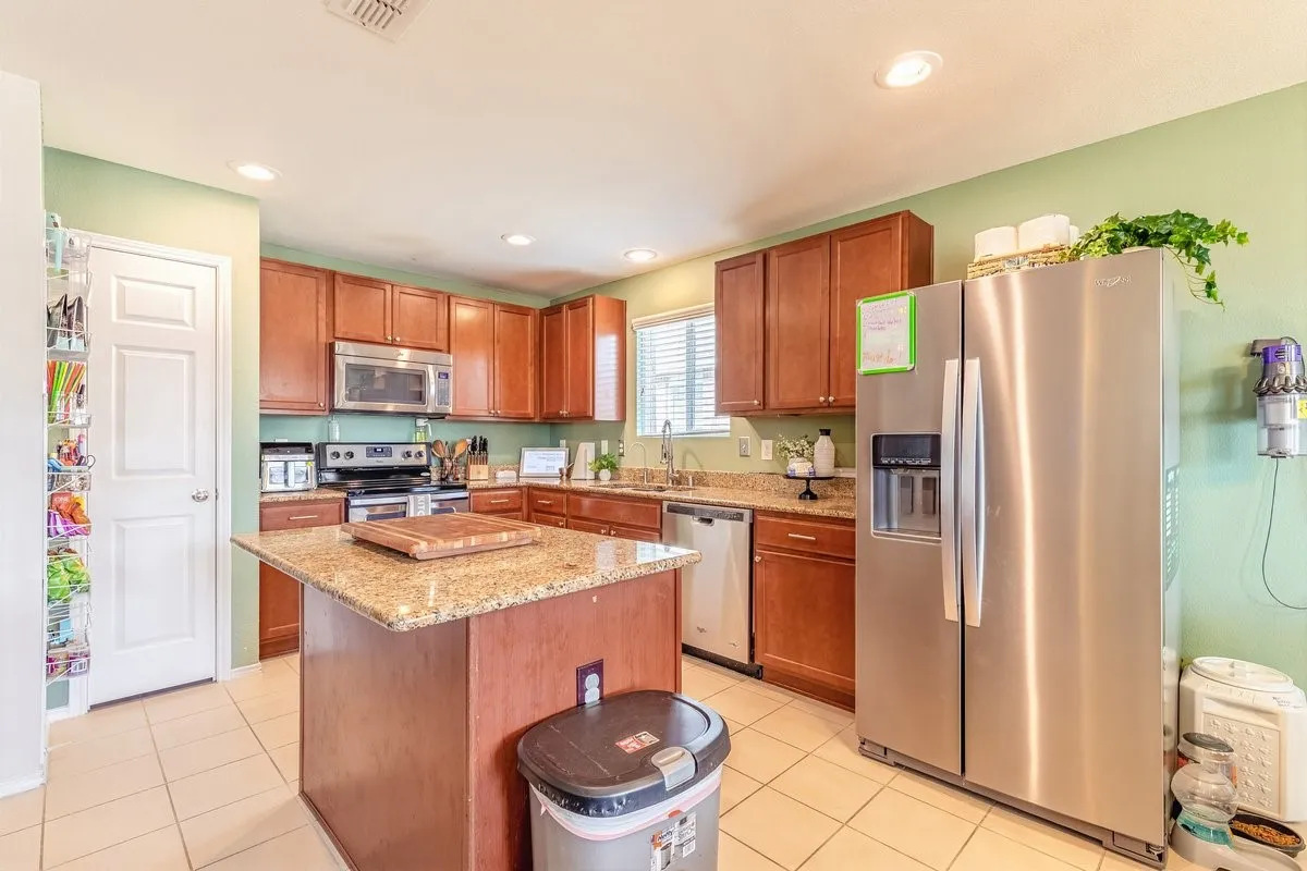 Single Family Residence For Sale in Tarrant County , 5913 Mountain Bluff Drive, Fort Worth, Texas 76179, 3 Bedroom, 2 Bathroom, 2 Garage spaces, 1,459 Sqft, built in 2014, mls#21392771, Real Estate Agent in Fort Worth, Homes For Sale in Tarrant county, Homes For Sale in Fort Worth, Realtor in Fort Worth Texas, Real Estate Brokerage Independent Realty Texas, Luminita Cordes Realtor