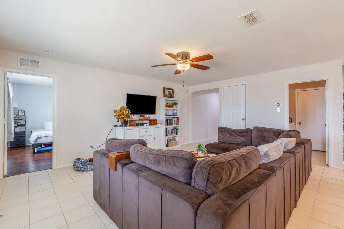 Single Family Residence For Sale in Tarrant County , 5913 Mountain Bluff Drive, Fort Worth, Texas 76179, 3 Bedroom, 2 Bathroom, 2 Garage spaces, 1,459 Sqft, built in 2014, mls#21392771, Real Estate Agent in Fort Worth, Homes For Sale in Tarrant county, Homes For Sale in Fort Worth, Realtor in Fort Worth Texas, Real Estate Brokerage Independent Realty Texas, Luminita Cordes Realtor