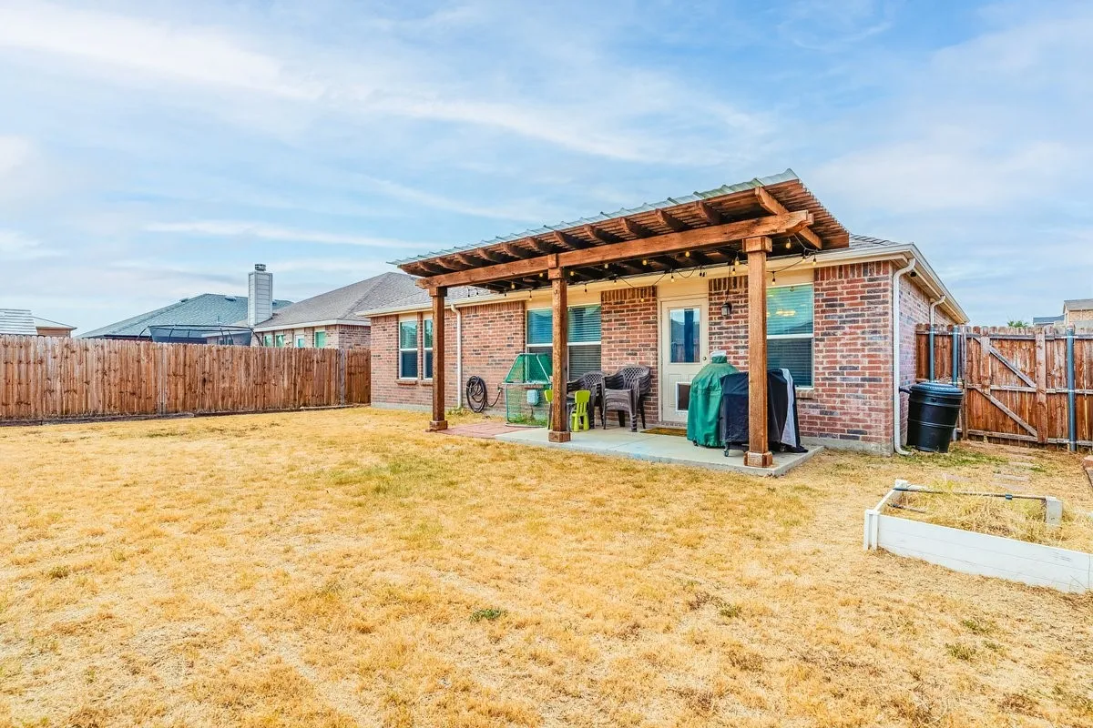 Single Family Residence For Sale in Tarrant County , 5913 Mountain Bluff Drive, Fort Worth, Texas 76179, 3 Bedroom, 2 Bathroom, 2 Garage spaces, 1,459 Sqft, built in 2014, mls#21392771, Real Estate Agent in Fort Worth, Homes For Sale in Tarrant county, Homes For Sale in Fort Worth, Realtor in Fort Worth Texas, Real Estate Brokerage Independent Realty Texas, Luminita Cordes Realtor