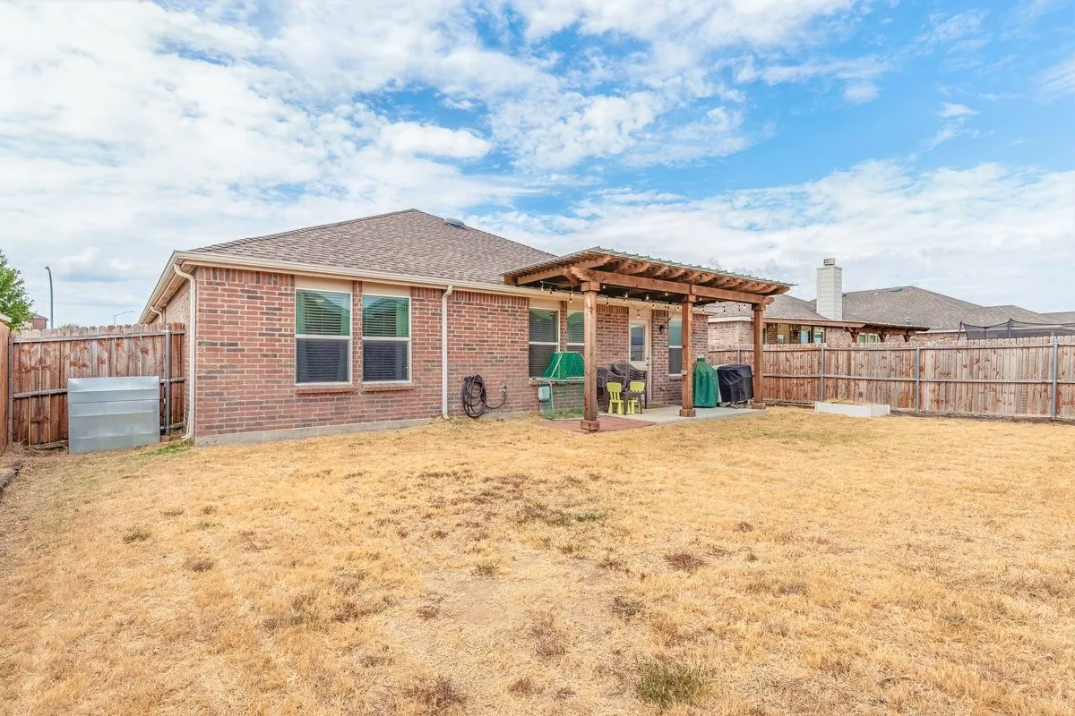 Single Family Residence For Sale in Tarrant County , 5913 Mountain Bluff Drive, Fort Worth, Texas 76179, 3 Bedroom, 2 Bathroom, 2 Garage spaces, 1,459 Sqft, built in 2014, mls#21392771, Real Estate Agent in Fort Worth, Homes For Sale in Tarrant county, Homes For Sale in Fort Worth, Realtor in Fort Worth Texas, Real Estate Brokerage Independent Realty Texas, Luminita Cordes Realtor