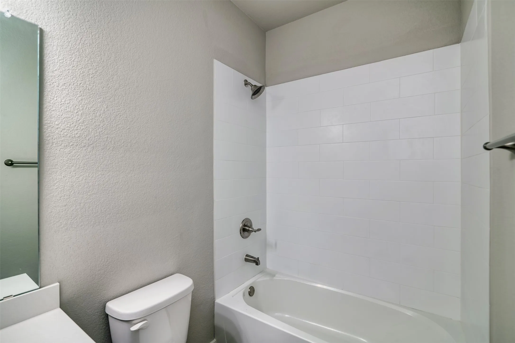 Duplex For Rent in Ellis County , 660 Harvest Moon Drive, Venus, Texas 76084, 3 Bedroom, 2 Bathroom, 2 Garage spaces, 1,301 Sqft, built in 2021, mls#21392925, Real Estate Agent in Venus, Homes For Rent in Ellis county, Homes For Rent in Venus, Realtor in Venus Texas, Real Estate Brokerage Independent Realty Texas, Luminita Cordes Realtor