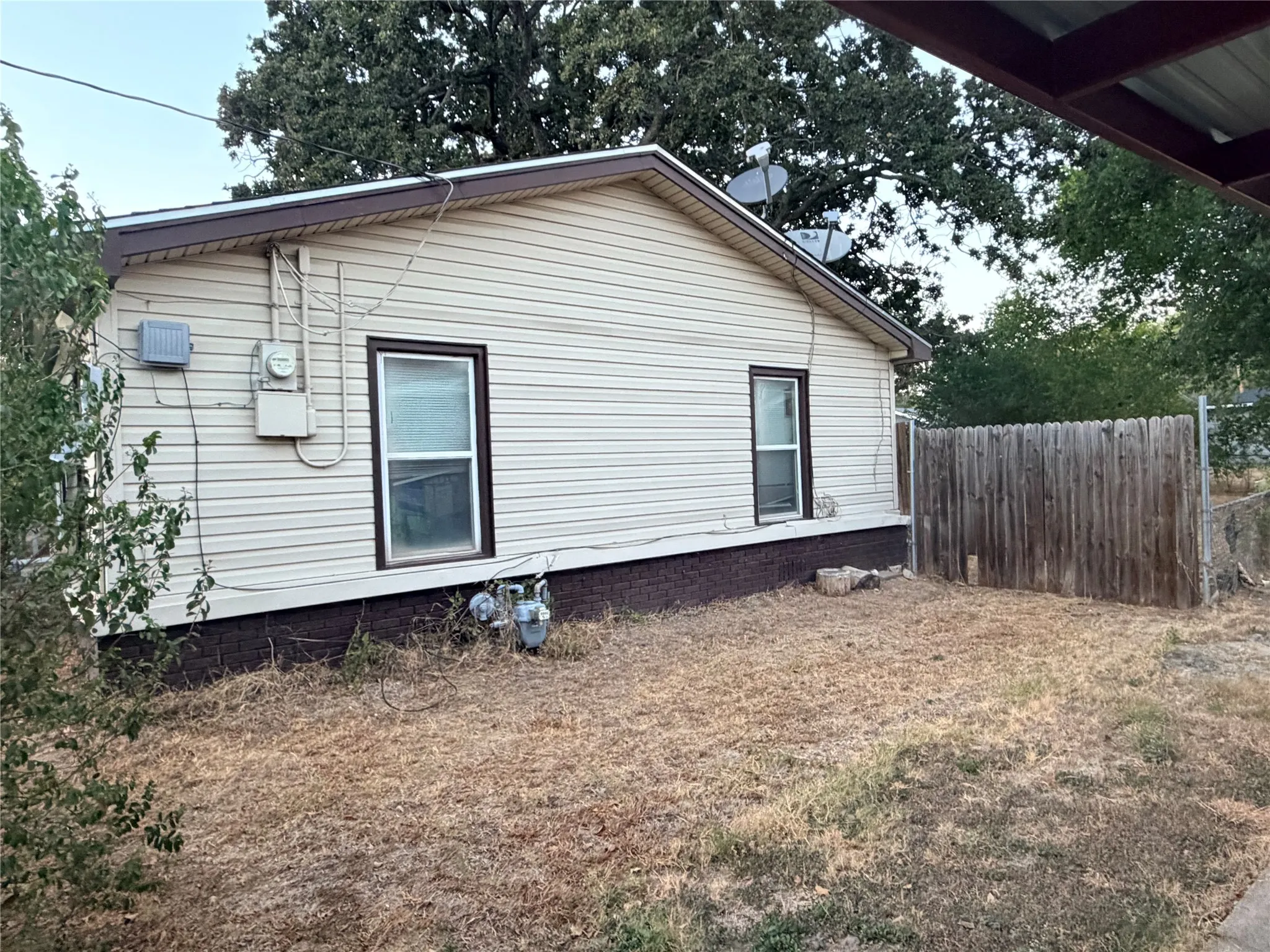 Single Family Residence For Sale in Mc Lennan County , 607 N Norma Drive, Lacy Lakeview, Texas 76705, 3 Bedroom, 1 Bathroom, Garage spaces, 1,092 Sqft, built in 1955, mls#21394629, Real Estate Agent in Lacy Lakeview, Homes For Sale in Mc Lennan county, Homes For Sale in Lacy Lakeview, Realtor in Lacy Lakeview Texas, Real Estate Brokerage Independent Realty Texas, Luminita Cordes Realtor