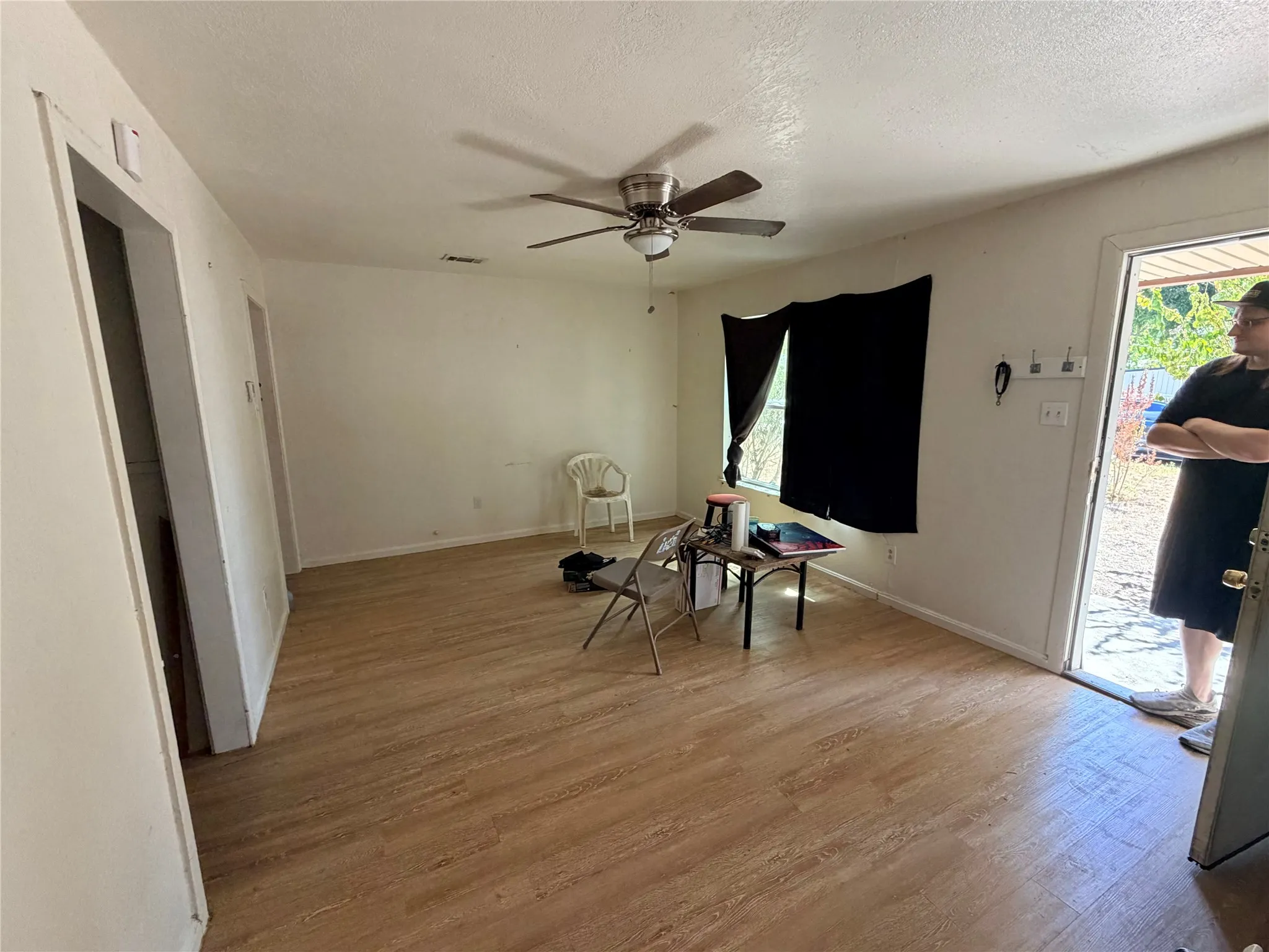 Single Family Residence For Sale in Mc Lennan County , 607 N Norma Drive, Lacy Lakeview, Texas 76705, 3 Bedroom, 1 Bathroom, Garage spaces, 1,092 Sqft, built in 1955, mls#21394629, Real Estate Agent in Lacy Lakeview, Homes For Sale in Mc Lennan county, Homes For Sale in Lacy Lakeview, Realtor in Lacy Lakeview Texas, Real Estate Brokerage Independent Realty Texas, Luminita Cordes Realtor