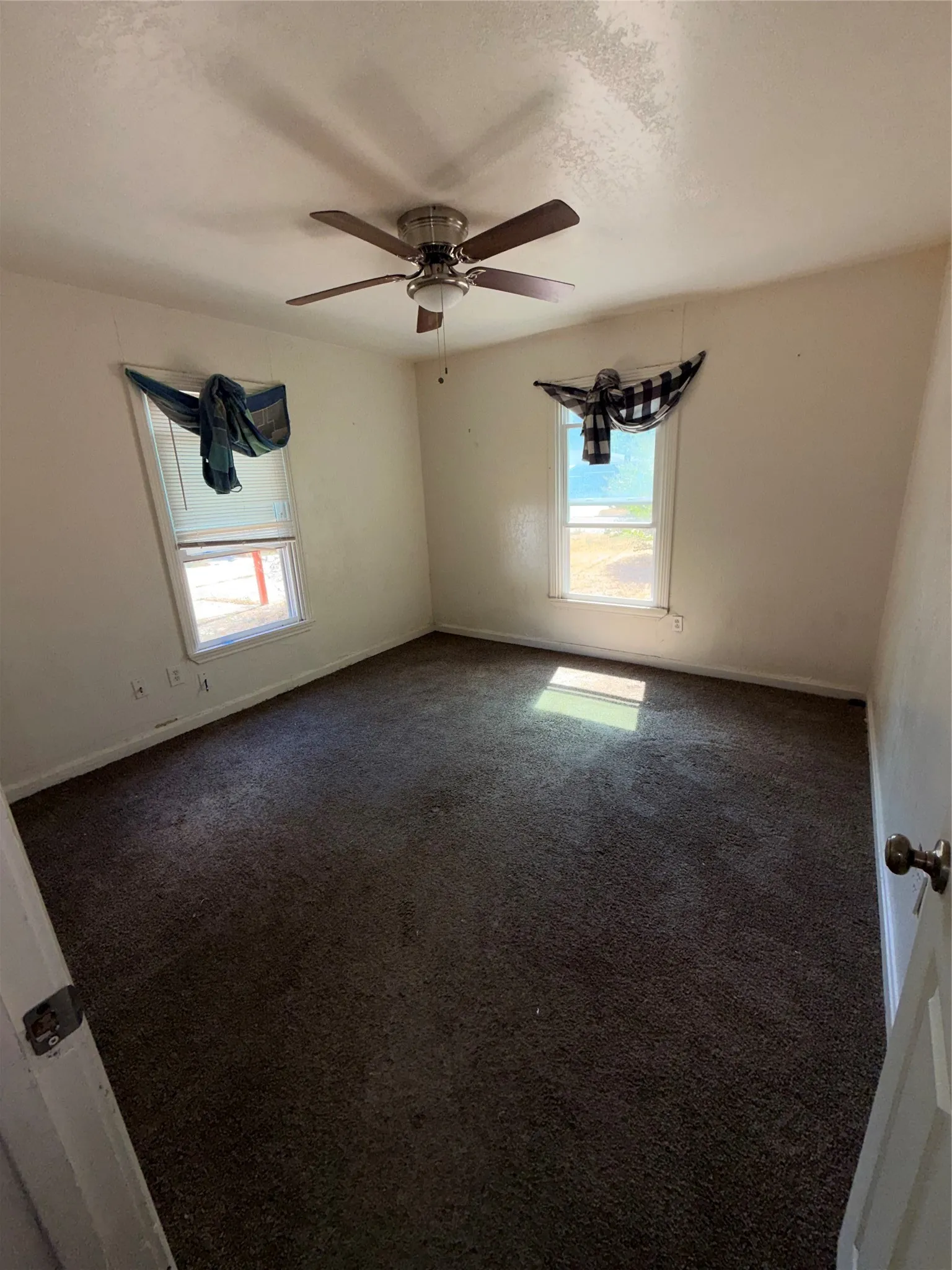 Single Family Residence For Sale in Mc Lennan County , 607 N Norma Drive, Lacy Lakeview, Texas 76705, 3 Bedroom, 1 Bathroom, Garage spaces, 1,092 Sqft, built in 1955, mls#21394629, Real Estate Agent in Lacy Lakeview, Homes For Sale in Mc Lennan county, Homes For Sale in Lacy Lakeview, Realtor in Lacy Lakeview Texas, Real Estate Brokerage Independent Realty Texas, Luminita Cordes Realtor