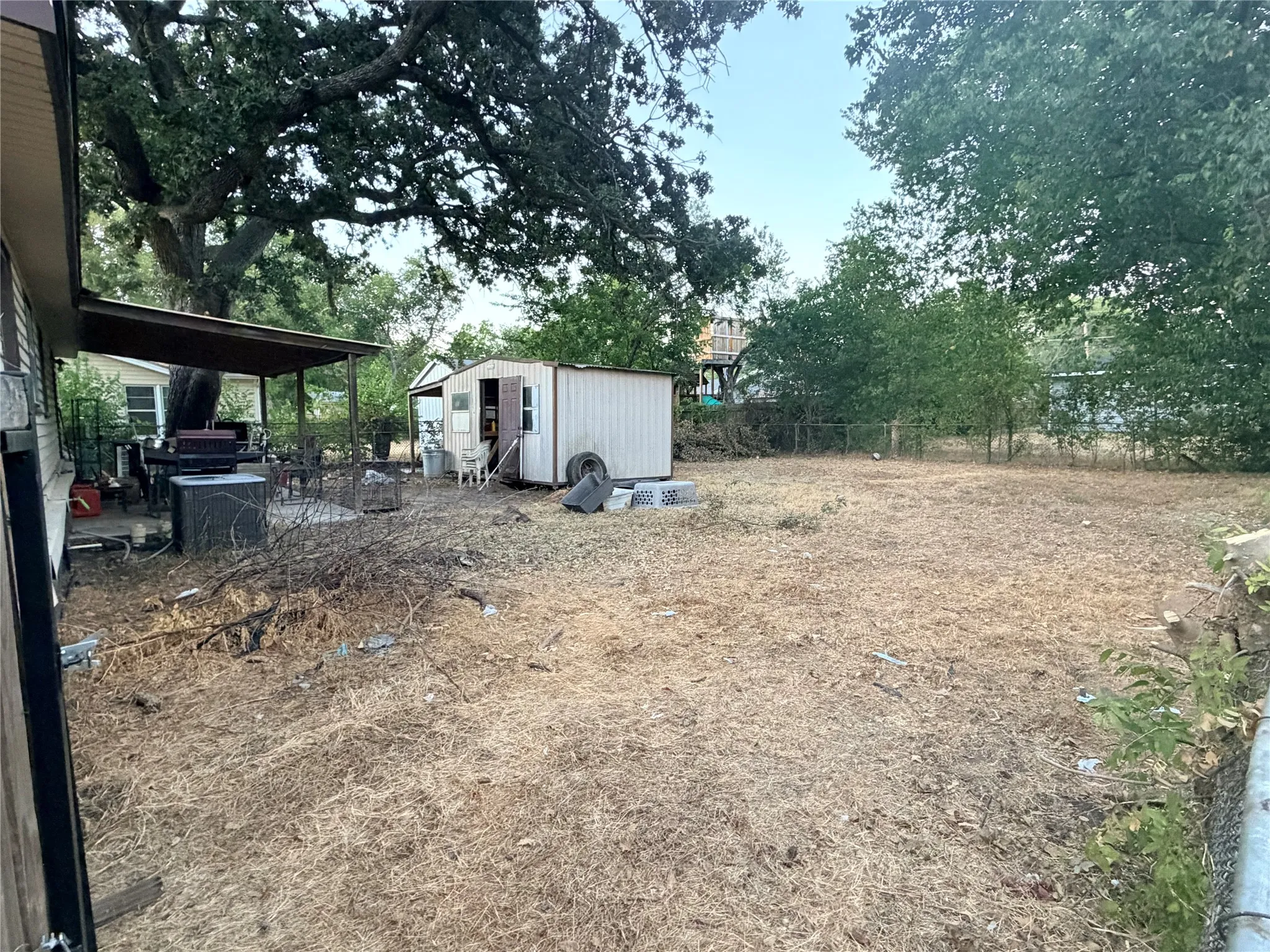 Single Family Residence For Sale in Mc Lennan County , 607 N Norma Drive, Lacy Lakeview, Texas 76705, 3 Bedroom, 1 Bathroom, Garage spaces, 1,092 Sqft, built in 1955, mls#21394629, Real Estate Agent in Lacy Lakeview, Homes For Sale in Mc Lennan county, Homes For Sale in Lacy Lakeview, Realtor in Lacy Lakeview Texas, Real Estate Brokerage Independent Realty Texas, Luminita Cordes Realtor