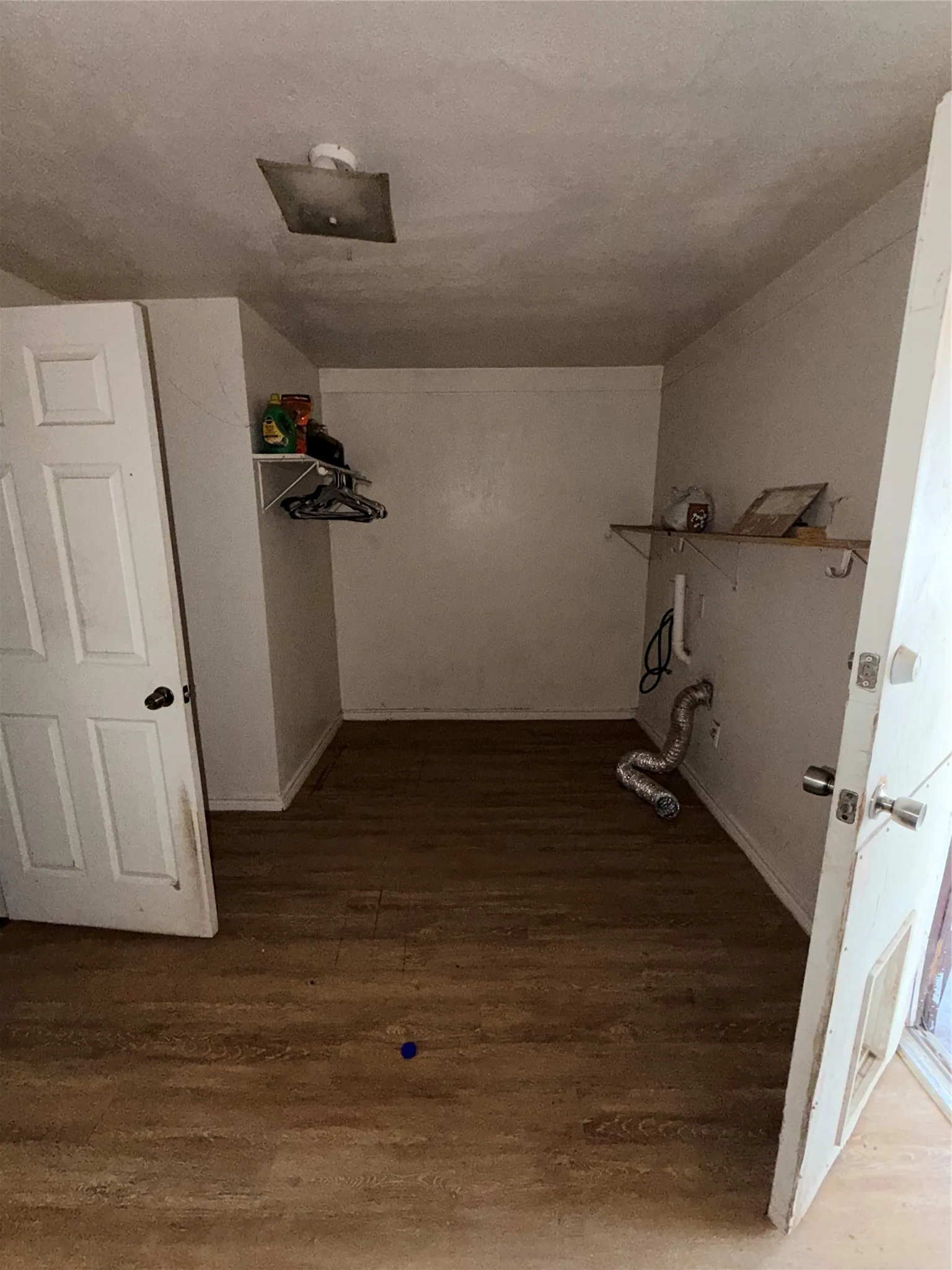 Single Family Residence For Sale in Mc Lennan County , 607 N Norma Drive, Lacy Lakeview, Texas 76705, 3 Bedroom, 1 Bathroom, Garage spaces, 1,092 Sqft, built in 1955, mls#21394629, Real Estate Agent in Lacy Lakeview, Homes For Sale in Mc Lennan county, Homes For Sale in Lacy Lakeview, Realtor in Lacy Lakeview Texas, Real Estate Brokerage Independent Realty Texas, Luminita Cordes Realtor