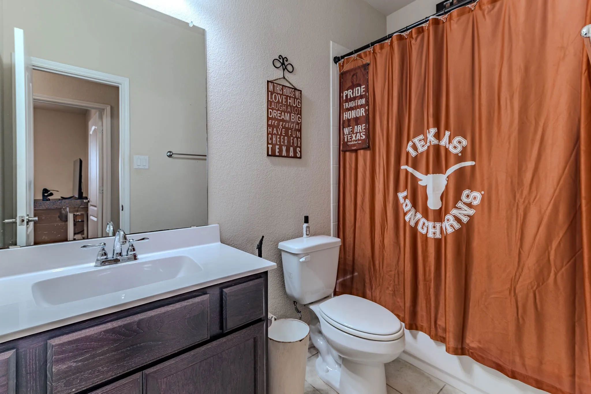Guest full bathroom