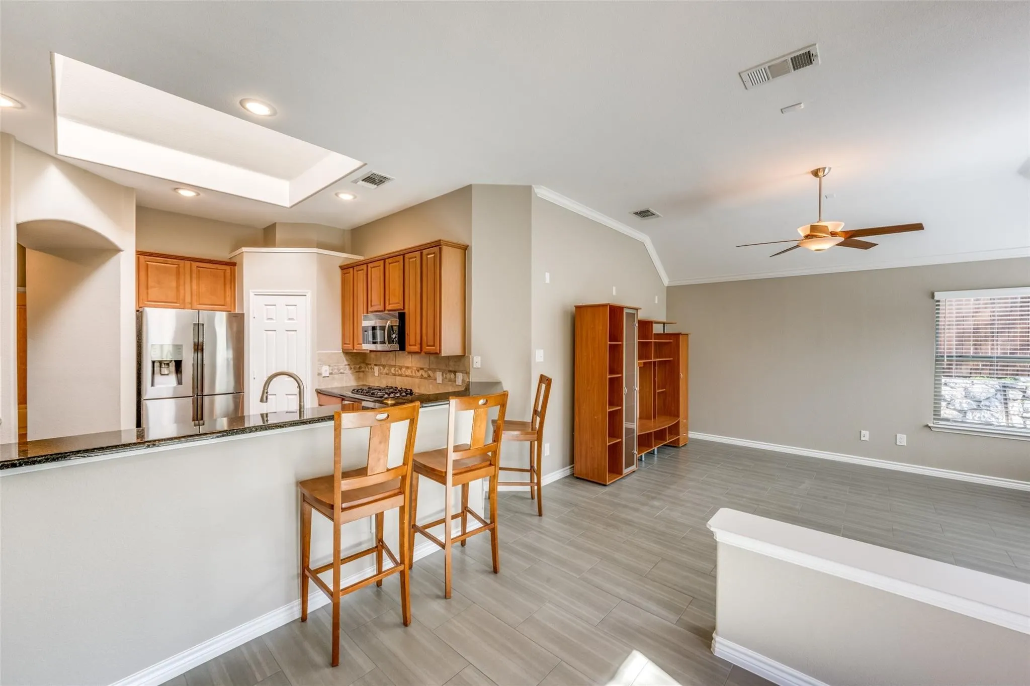 Single Family Residence For Rent in Denton County , 3704 Lighthouse Drive, Denton, Texas 76210, 3 Bedroom, 2 Bathroom, 2 Garage spaces, 1,804 Sqft, built in 2004, mls#21385780, Real Estate Agent in Denton, Homes For Rent in Denton county, Homes For Rent in Denton, Realtor in Denton Texas, Real Estate Brokerage Independent Realty Texas, Luminita Cordes Realtor