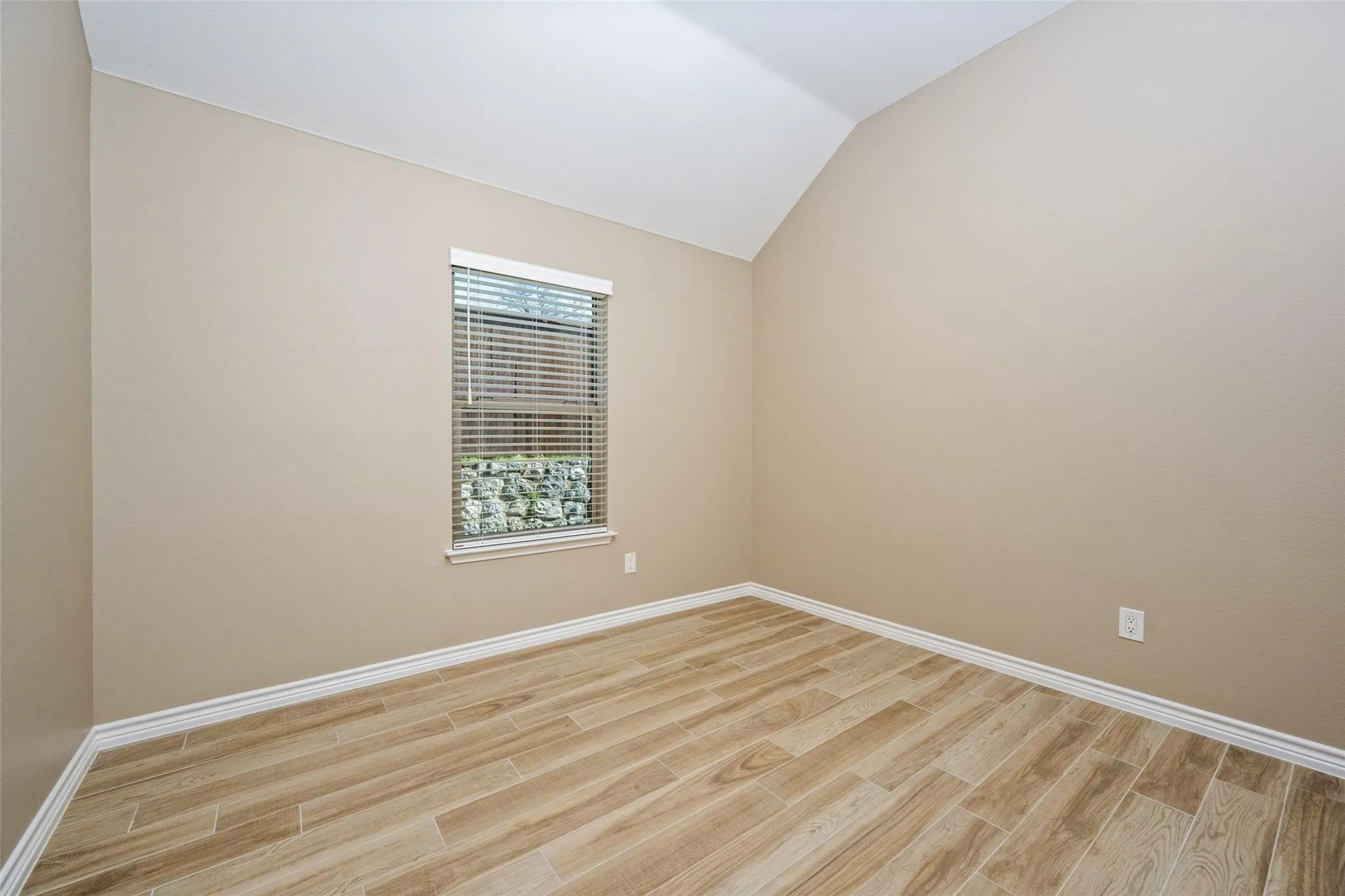 Single Family Residence For Rent in Denton County , 3704 Lighthouse Drive, Denton, Texas 76210, 3 Bedroom, 2 Bathroom, 2 Garage spaces, 1,804 Sqft, built in 2004, mls#21385780, Real Estate Agent in Denton, Homes For Rent in Denton county, Homes For Rent in Denton, Realtor in Denton Texas, Real Estate Brokerage Independent Realty Texas, Luminita Cordes Realtor
