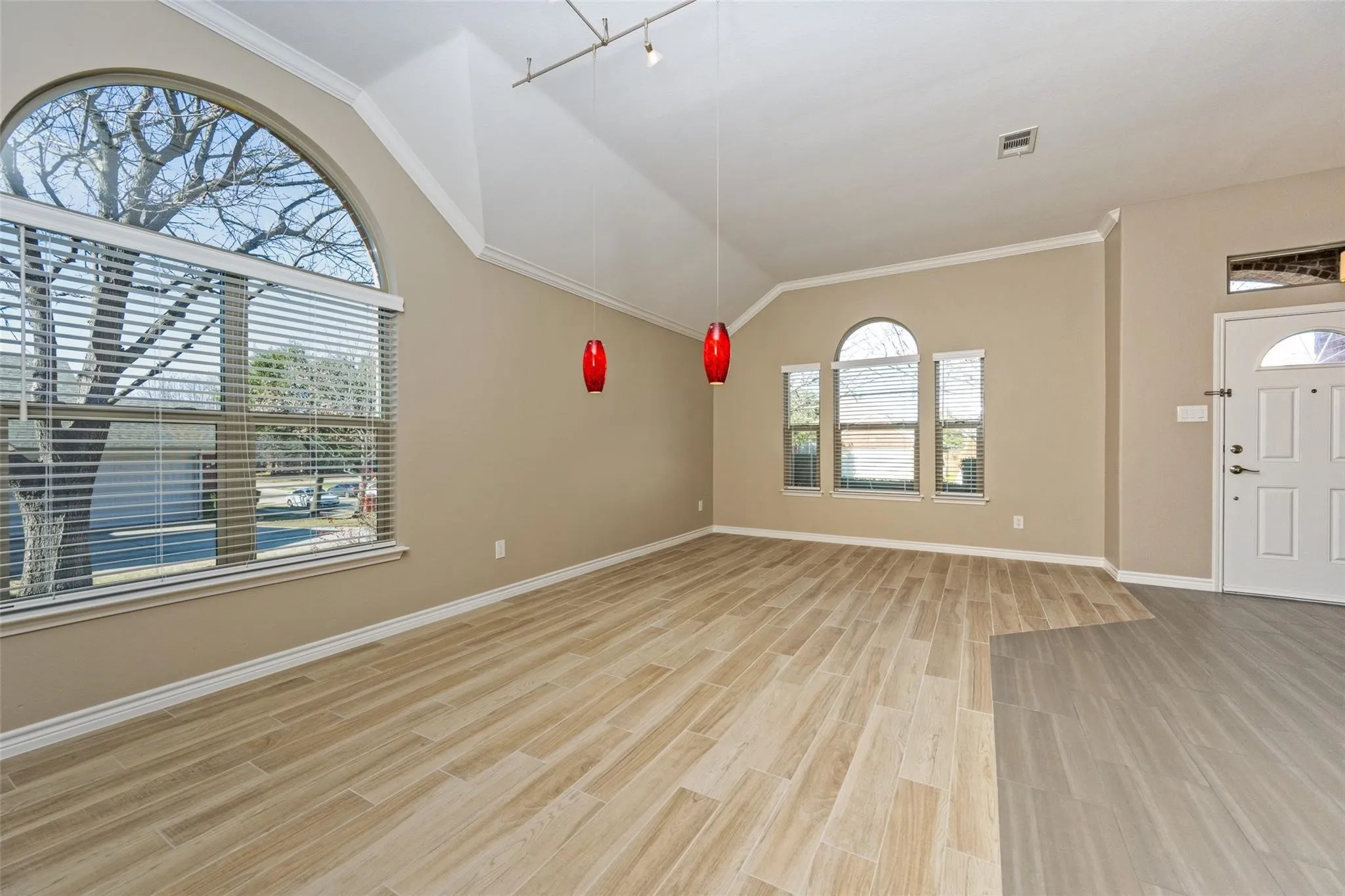 Single Family Residence For Rent in Denton County , 3704 Lighthouse Drive, Denton, Texas 76210, 3 Bedroom, 2 Bathroom, 2 Garage spaces, 1,804 Sqft, built in 2004, mls#21385780, Real Estate Agent in Denton, Homes For Rent in Denton county, Homes For Rent in Denton, Realtor in Denton Texas, Real Estate Brokerage Independent Realty Texas, Luminita Cordes Realtor