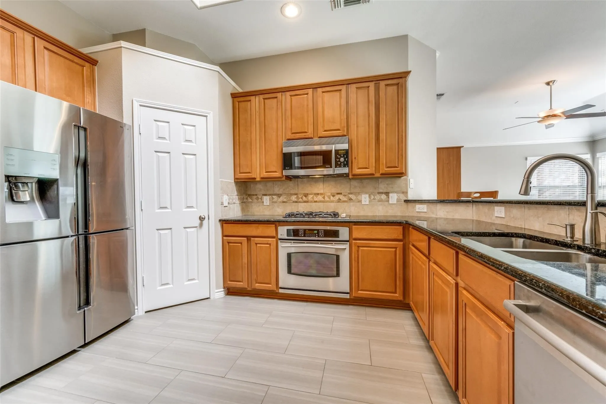 Single Family Residence For Rent in Denton County , 3704 Lighthouse Drive, Denton, Texas 76210, 3 Bedroom, 2 Bathroom, 2 Garage spaces, 1,804 Sqft, built in 2004, mls#21385780, Real Estate Agent in Denton, Homes For Rent in Denton county, Homes For Rent in Denton, Realtor in Denton Texas, Real Estate Brokerage Independent Realty Texas, Luminita Cordes Realtor