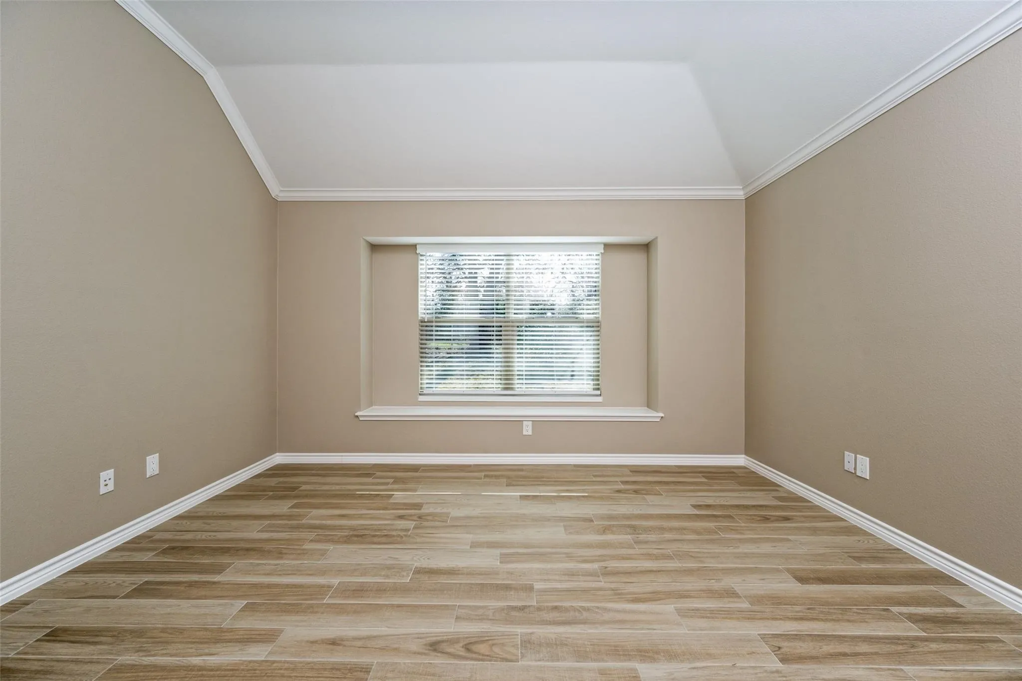 Single Family Residence For Rent in Denton County , 3704 Lighthouse Drive, Denton, Texas 76210, 3 Bedroom, 2 Bathroom, 2 Garage spaces, 1,804 Sqft, built in 2004, mls#21385780, Real Estate Agent in Denton, Homes For Rent in Denton county, Homes For Rent in Denton, Realtor in Denton Texas, Real Estate Brokerage Independent Realty Texas, Luminita Cordes Realtor