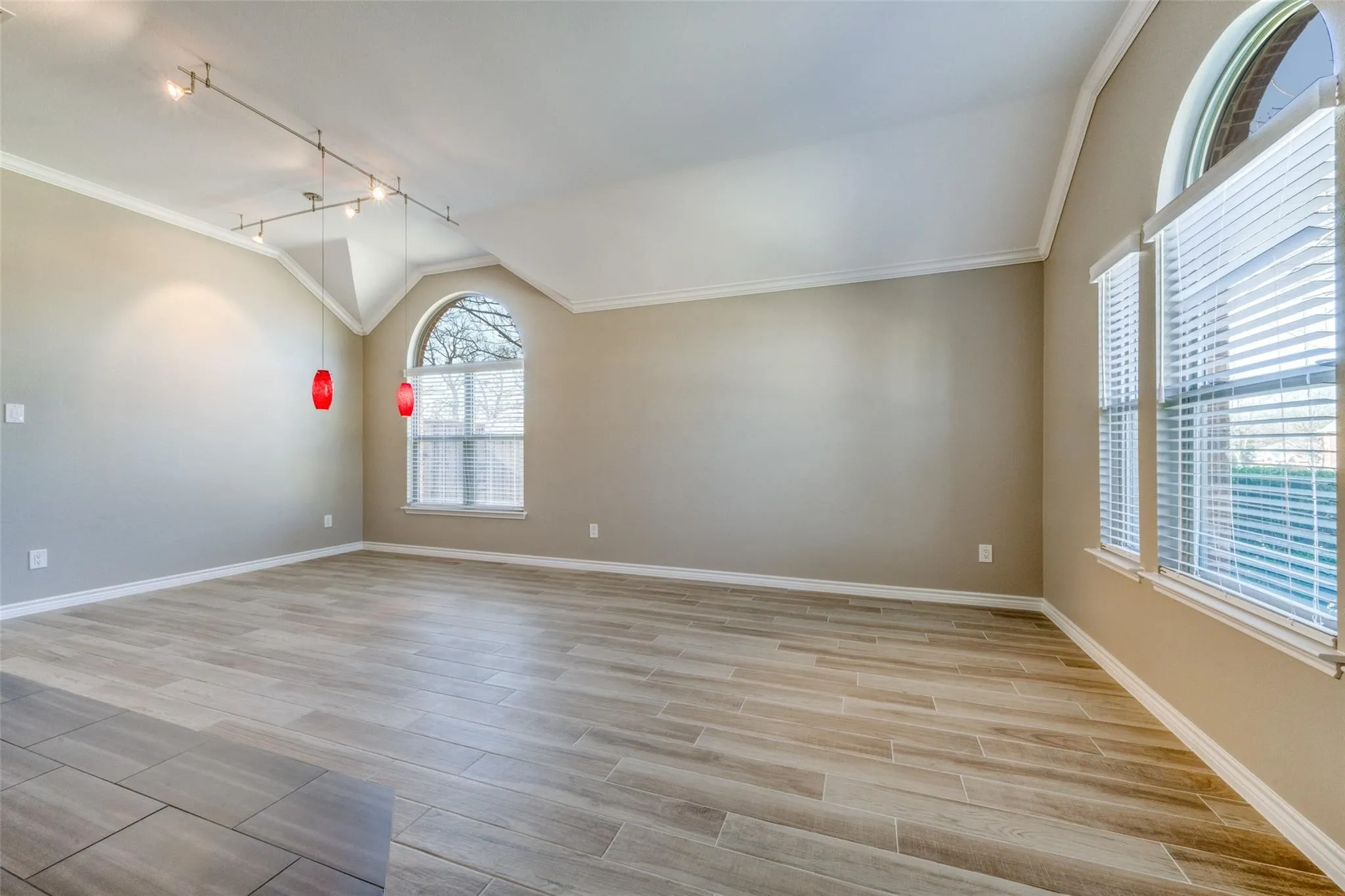 Single Family Residence For Rent in Denton County , 3704 Lighthouse Drive, Denton, Texas 76210, 3 Bedroom, 2 Bathroom, 2 Garage spaces, 1,804 Sqft, built in 2004, mls#21385780, Real Estate Agent in Denton, Homes For Rent in Denton county, Homes For Rent in Denton, Realtor in Denton Texas, Real Estate Brokerage Independent Realty Texas, Luminita Cordes Realtor
