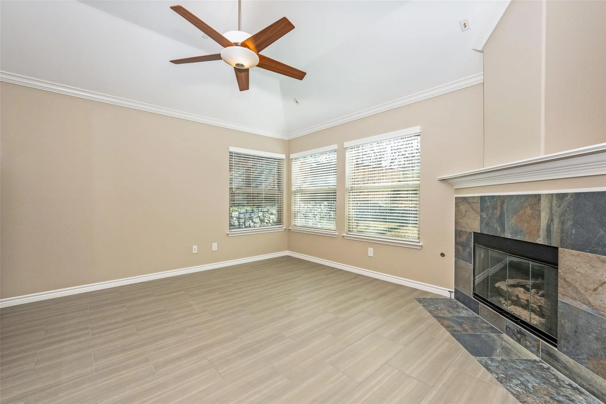 Single Family Residence For Rent in Denton County , 3704 Lighthouse Drive, Denton, Texas 76210, 3 Bedroom, 2 Bathroom, 2 Garage spaces, 1,804 Sqft, built in 2004, mls#21385780, Real Estate Agent in Denton, Homes For Rent in Denton county, Homes For Rent in Denton, Realtor in Denton Texas, Real Estate Brokerage Independent Realty Texas, Luminita Cordes Realtor