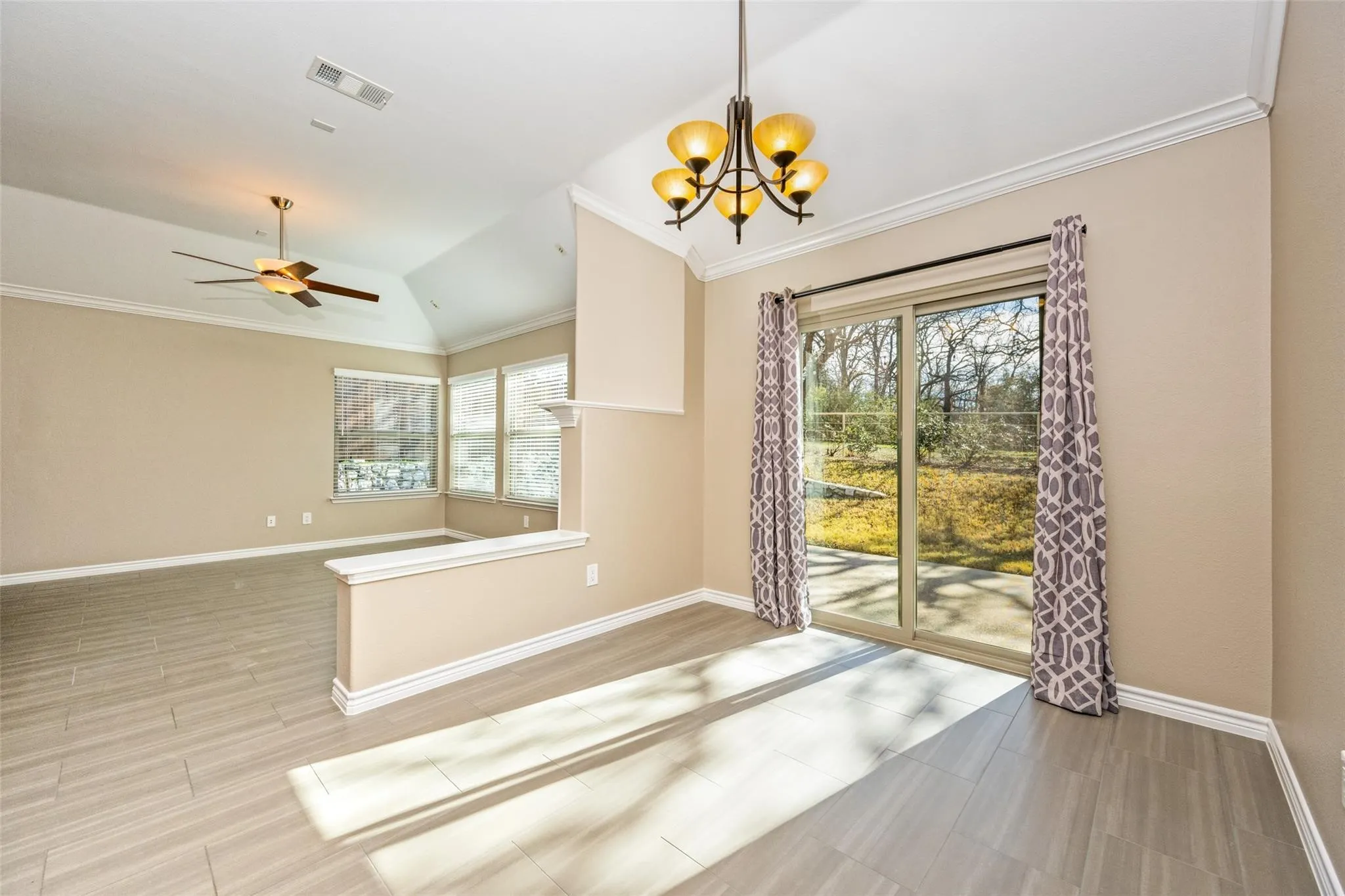 Single Family Residence For Rent in Denton County , 3704 Lighthouse Drive, Denton, Texas 76210, 3 Bedroom, 2 Bathroom, 2 Garage spaces, 1,804 Sqft, built in 2004, mls#21385780, Real Estate Agent in Denton, Homes For Rent in Denton county, Homes For Rent in Denton, Realtor in Denton Texas, Real Estate Brokerage Independent Realty Texas, Luminita Cordes Realtor