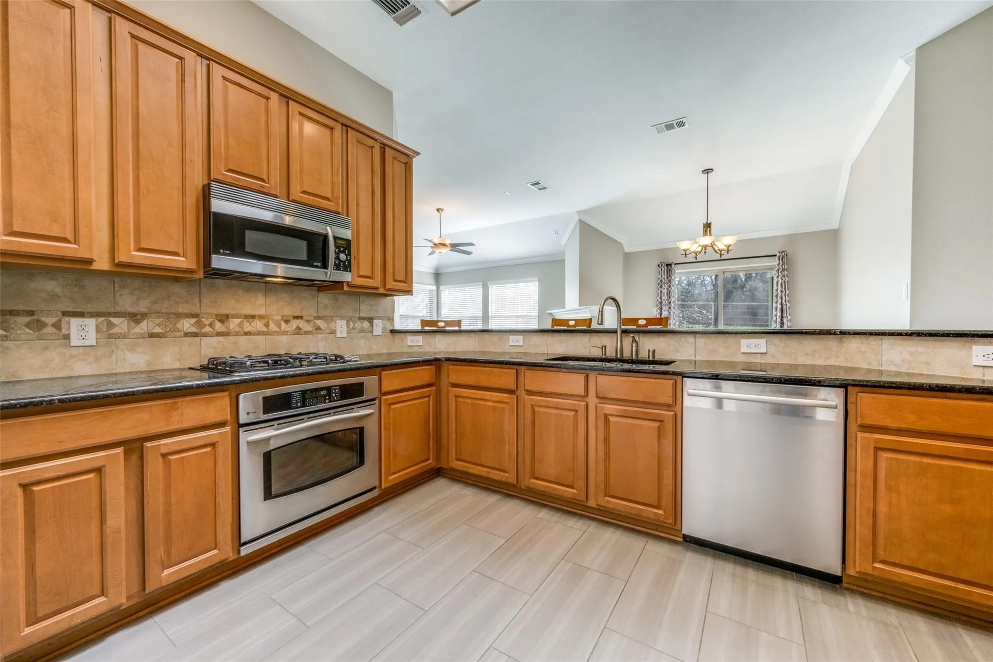 Single Family Residence For Rent in Denton County , 3704 Lighthouse Drive, Denton, Texas 76210, 3 Bedroom, 2 Bathroom, 2 Garage spaces, 1,804 Sqft, built in 2004, mls#21385780, Real Estate Agent in Denton, Homes For Rent in Denton county, Homes For Rent in Denton, Realtor in Denton Texas, Real Estate Brokerage Independent Realty Texas, Luminita Cordes Realtor