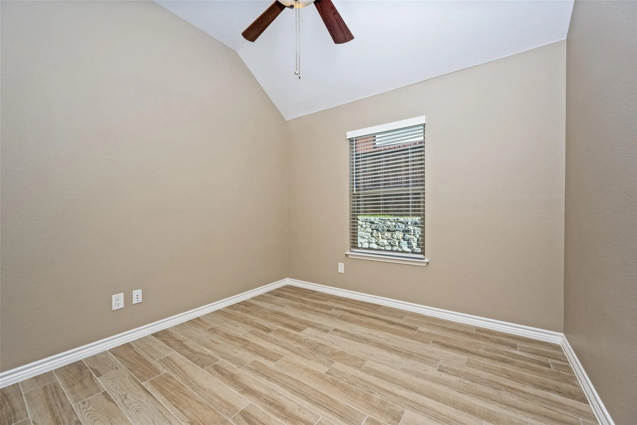 Single Family Residence For Rent in Denton County , 3704 Lighthouse Drive, Denton, Texas 76210, 3 Bedroom, 2 Bathroom, 2 Garage spaces, 1,804 Sqft, built in 2004, mls#21385780, Real Estate Agent in Denton, Homes For Rent in Denton county, Homes For Rent in Denton, Realtor in Denton Texas, Real Estate Brokerage Independent Realty Texas, Luminita Cordes Realtor