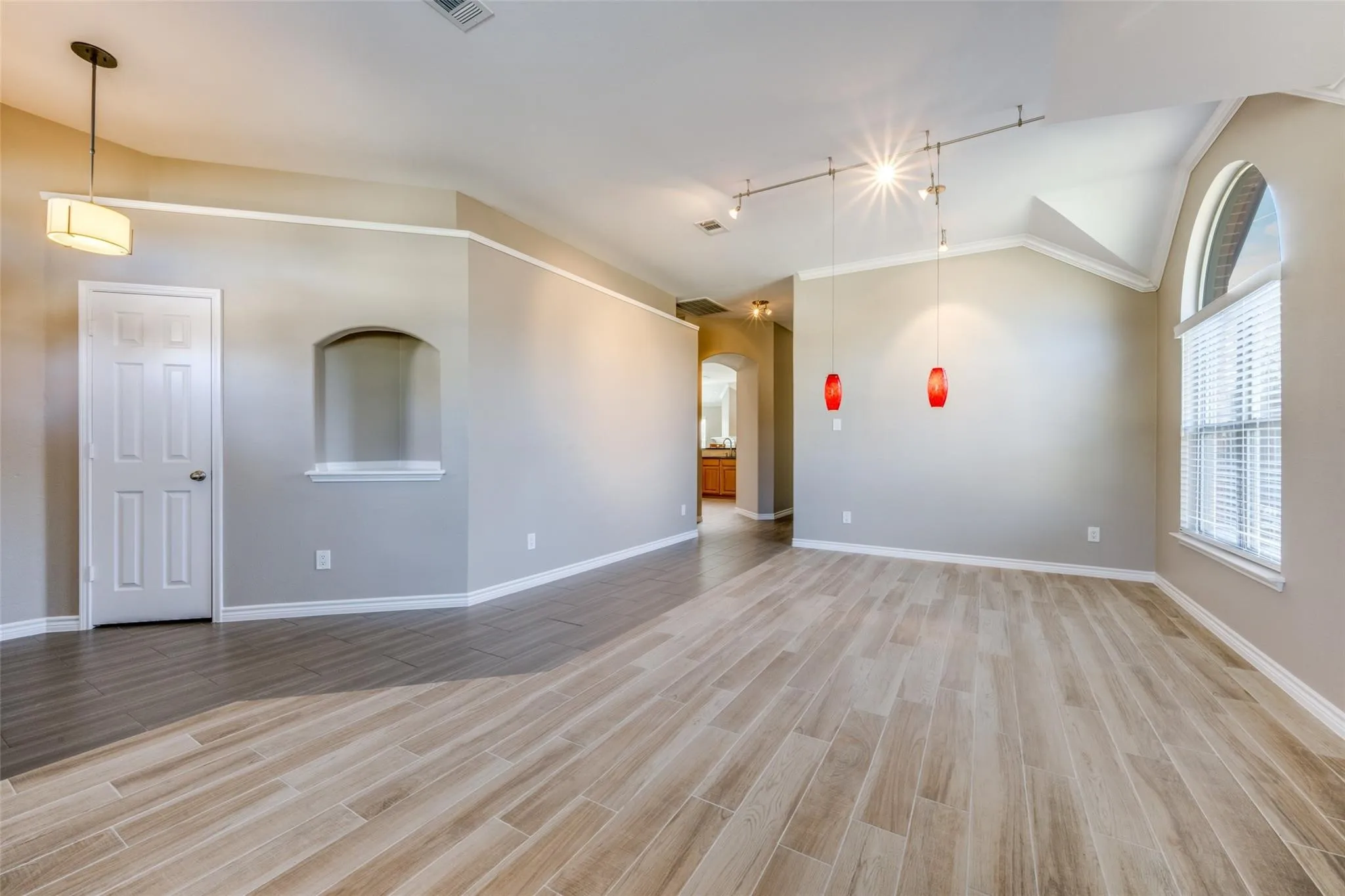Single Family Residence For Rent in Denton County , 3704 Lighthouse Drive, Denton, Texas 76210, 3 Bedroom, 2 Bathroom, 2 Garage spaces, 1,804 Sqft, built in 2004, mls#21385780, Real Estate Agent in Denton, Homes For Rent in Denton county, Homes For Rent in Denton, Realtor in Denton Texas, Real Estate Brokerage Independent Realty Texas, Luminita Cordes Realtor