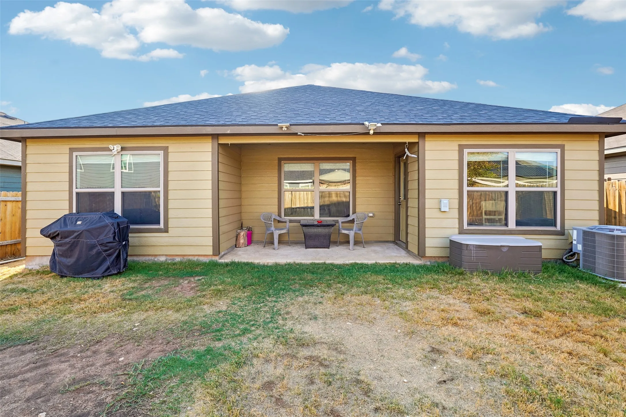 Single Family Residence For Sale in Tarrant County , 8420 Steel Dust Drive, Fort Worth, Texas 76179, 3 Bedroom, 2 Bathroom, 2 Garage spaces, 1,315 Sqft, built in 2020, mls#21394235, Real Estate Agent in Fort Worth, Homes For Sale in Tarrant county, Homes For Sale in Fort Worth, Realtor in Fort Worth Texas, Real Estate Brokerage Independent Realty Texas, Luminita Cordes Realtor