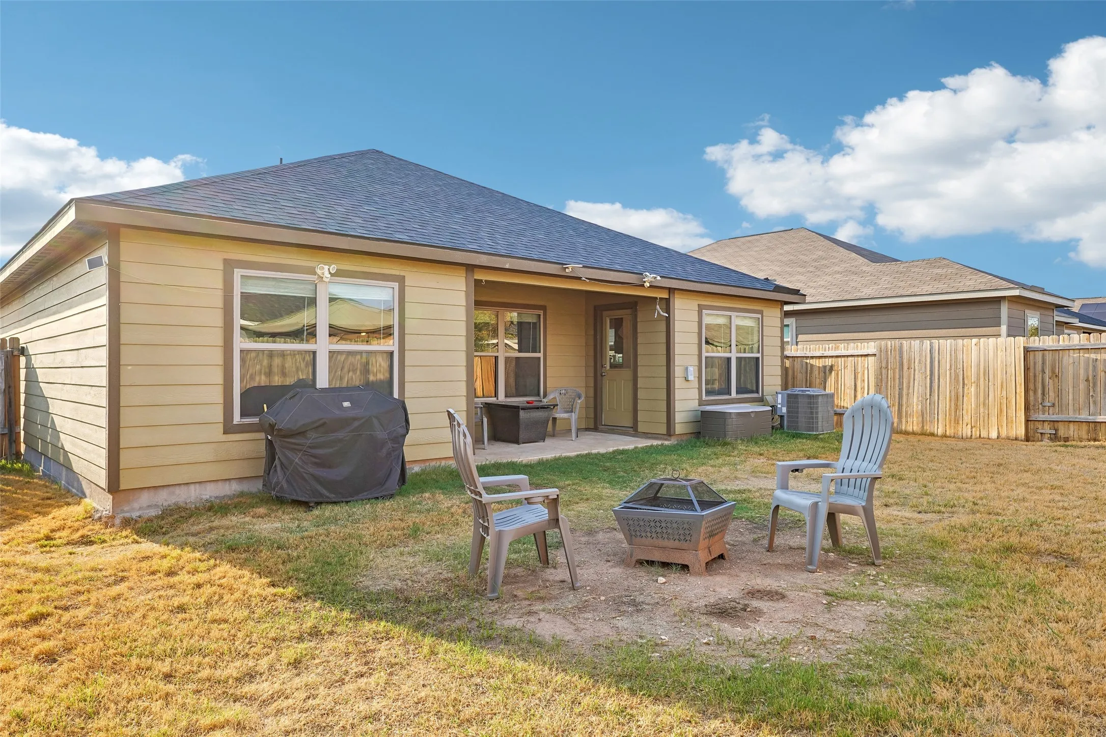 Single Family Residence For Sale in Tarrant County , 8420 Steel Dust Drive, Fort Worth, Texas 76179, 3 Bedroom, 2 Bathroom, 2 Garage spaces, 1,315 Sqft, built in 2020, mls#21394235, Real Estate Agent in Fort Worth, Homes For Sale in Tarrant county, Homes For Sale in Fort Worth, Realtor in Fort Worth Texas, Real Estate Brokerage Independent Realty Texas, Luminita Cordes Realtor