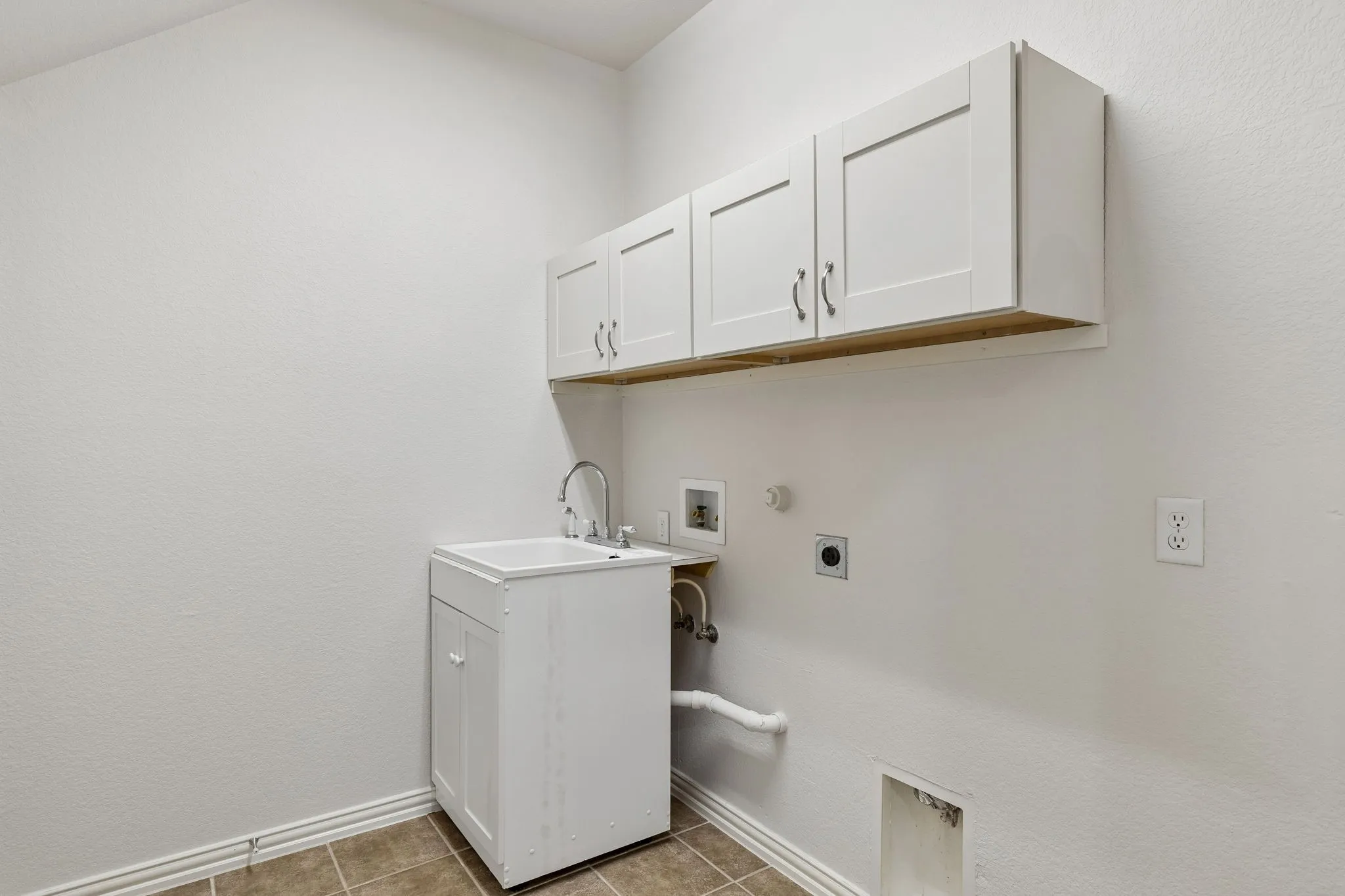 Single Family Residence For Sale in Rockwall County , 1180 Potter Avenue, Rockwall, Texas 75087, 4 Bedroom, 4 Bathroom, 3 Garage spaces, 3,409 Sqft, built in 2005, mls#21395060, Real Estate Agent in Rockwall, Homes For Sale in Rockwall county, Homes For Sale in Rockwall, Realtor in Rockwall Texas, Real Estate Brokerage Independent Realty Texas, Luminita Cordes Realtor