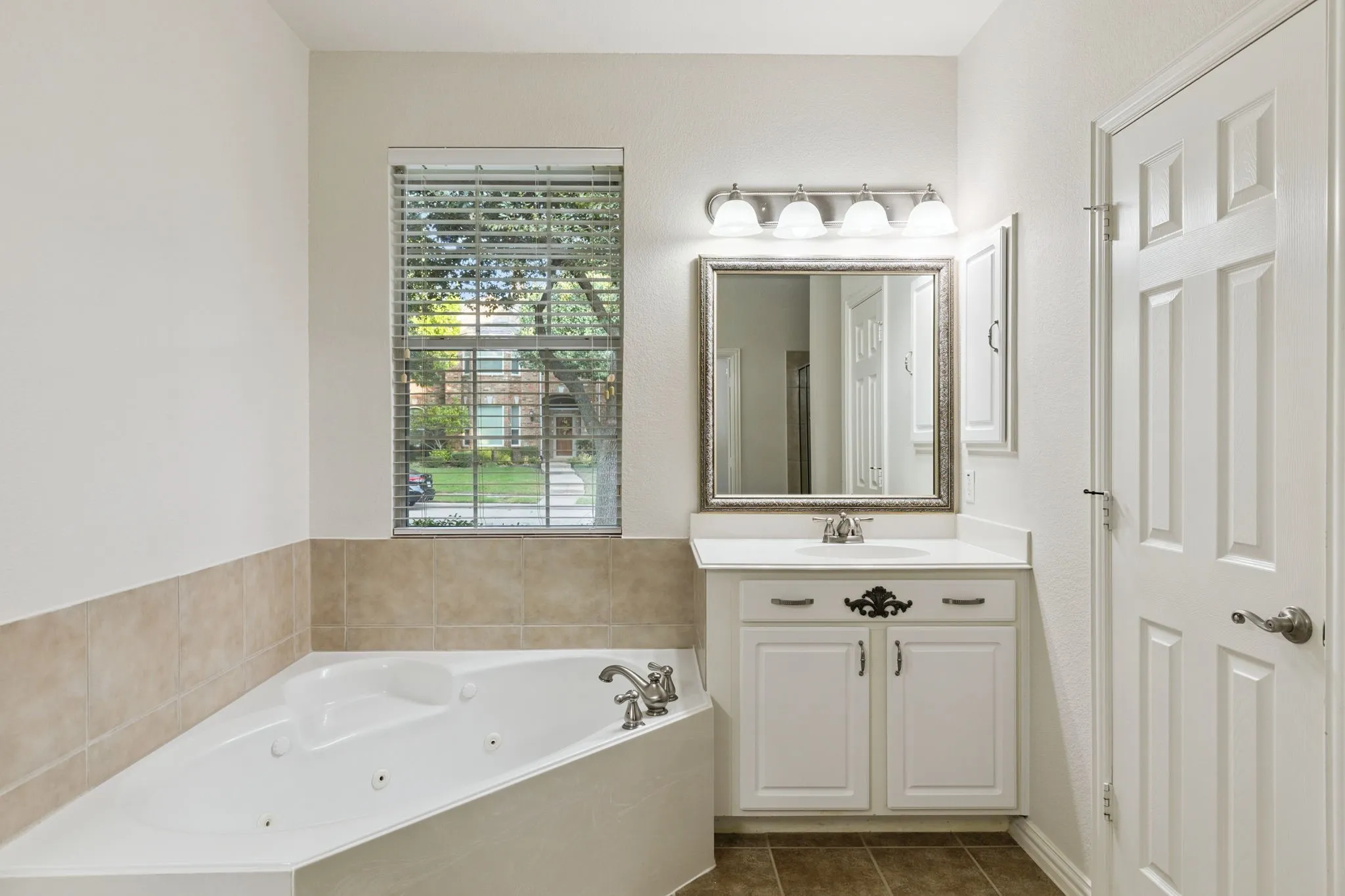 Single Family Residence For Sale in Rockwall County , 1180 Potter Avenue, Rockwall, Texas 75087, 4 Bedroom, 4 Bathroom, 3 Garage spaces, 3,409 Sqft, built in 2005, mls#21395060, Real Estate Agent in Rockwall, Homes For Sale in Rockwall county, Homes For Sale in Rockwall, Realtor in Rockwall Texas, Real Estate Brokerage Independent Realty Texas, Luminita Cordes Realtor