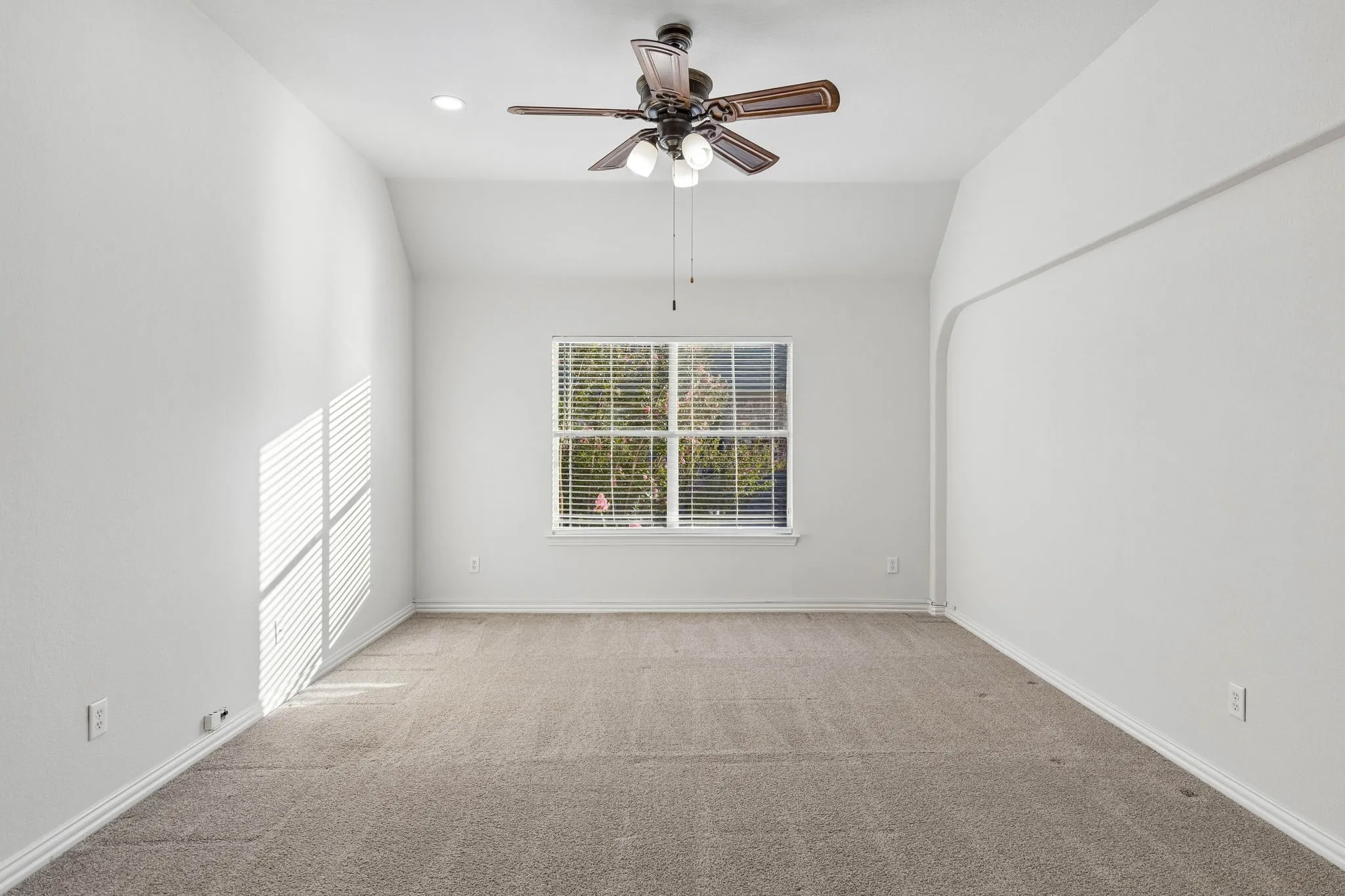 Single Family Residence For Sale in Rockwall County , 1180 Potter Avenue, Rockwall, Texas 75087, 4 Bedroom, 4 Bathroom, 3 Garage spaces, 3,409 Sqft, built in 2005, mls#21395060, Real Estate Agent in Rockwall, Homes For Sale in Rockwall county, Homes For Sale in Rockwall, Realtor in Rockwall Texas, Real Estate Brokerage Independent Realty Texas, Luminita Cordes Realtor