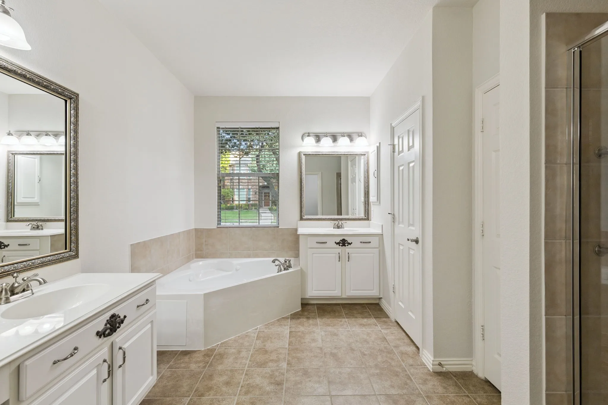Single Family Residence For Sale in Rockwall County , 1180 Potter Avenue, Rockwall, Texas 75087, 4 Bedroom, 4 Bathroom, 3 Garage spaces, 3,409 Sqft, built in 2005, mls#21395060, Real Estate Agent in Rockwall, Homes For Sale in Rockwall county, Homes For Sale in Rockwall, Realtor in Rockwall Texas, Real Estate Brokerage Independent Realty Texas, Luminita Cordes Realtor