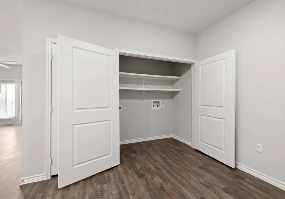 Receive up to 2 months free on select units!   + Ask about our $199 look & lease!