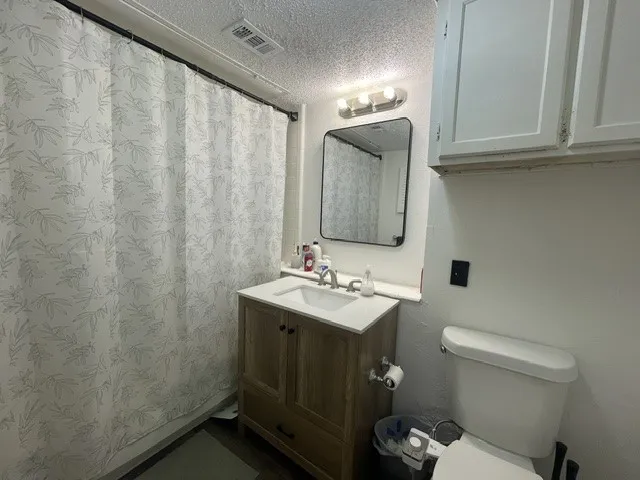 Condominium For Rent in Tarrant County , 1745 Crest Grove Drive, Arlington, Texas 76012, 2 Bedroom, 1 Bathroom, Garage spaces, 696 Sqft, built in 1983, mls#21395029, Real Estate Agent in Arlington, Homes For Rent in Tarrant county, Homes For Rent in Arlington, Realtor in Arlington Texas, Real Estate Brokerage Independent Realty Texas, Luminita Cordes Realtor