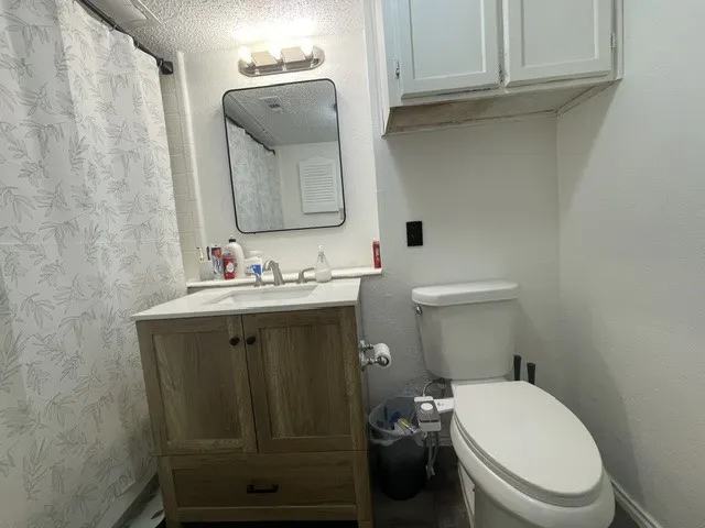 Condominium For Rent in Tarrant County , 1745 Crest Grove Drive, Arlington, Texas 76012, 2 Bedroom, 1 Bathroom, Garage spaces, 696 Sqft, built in 1983, mls#21395029, Real Estate Agent in Arlington, Homes For Rent in Tarrant county, Homes For Rent in Arlington, Realtor in Arlington Texas, Real Estate Brokerage Independent Realty Texas, Luminita Cordes Realtor