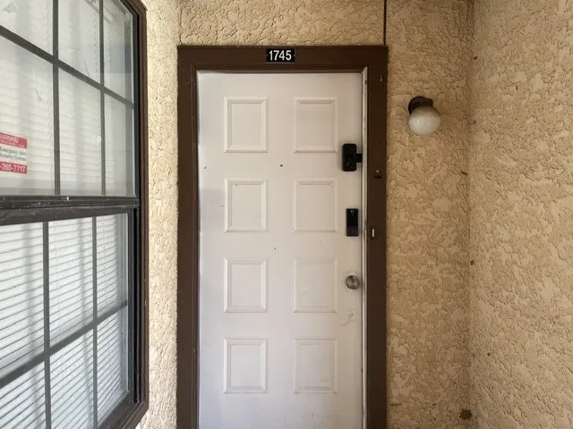 Condominium For Rent in Tarrant County , 1745 Crest Grove Drive, Arlington, Texas 76012, 2 Bedroom, 1 Bathroom, Garage spaces, 696 Sqft, built in 1983, mls#21395029, Real Estate Agent in Arlington, Homes For Rent in Tarrant county, Homes For Rent in Arlington, Realtor in Arlington Texas, Real Estate Brokerage Independent Realty Texas, Luminita Cordes Realtor