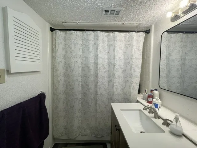 Condominium For Rent in Tarrant County , 1745 Crest Grove Drive, Arlington, Texas 76012, 2 Bedroom, 1 Bathroom, Garage spaces, 696 Sqft, built in 1983, mls#21395029, Real Estate Agent in Arlington, Homes For Rent in Tarrant county, Homes For Rent in Arlington, Realtor in Arlington Texas, Real Estate Brokerage Independent Realty Texas, Luminita Cordes Realtor